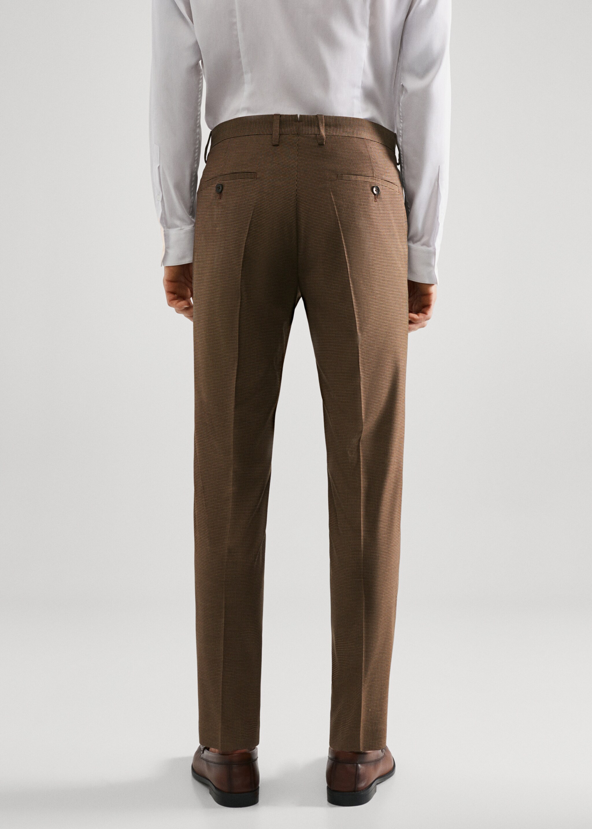 Super Slim Fit-Anzughose aus Stretchstoff - Rückseite des Artikels, Braun. Ref: 57024762-00.