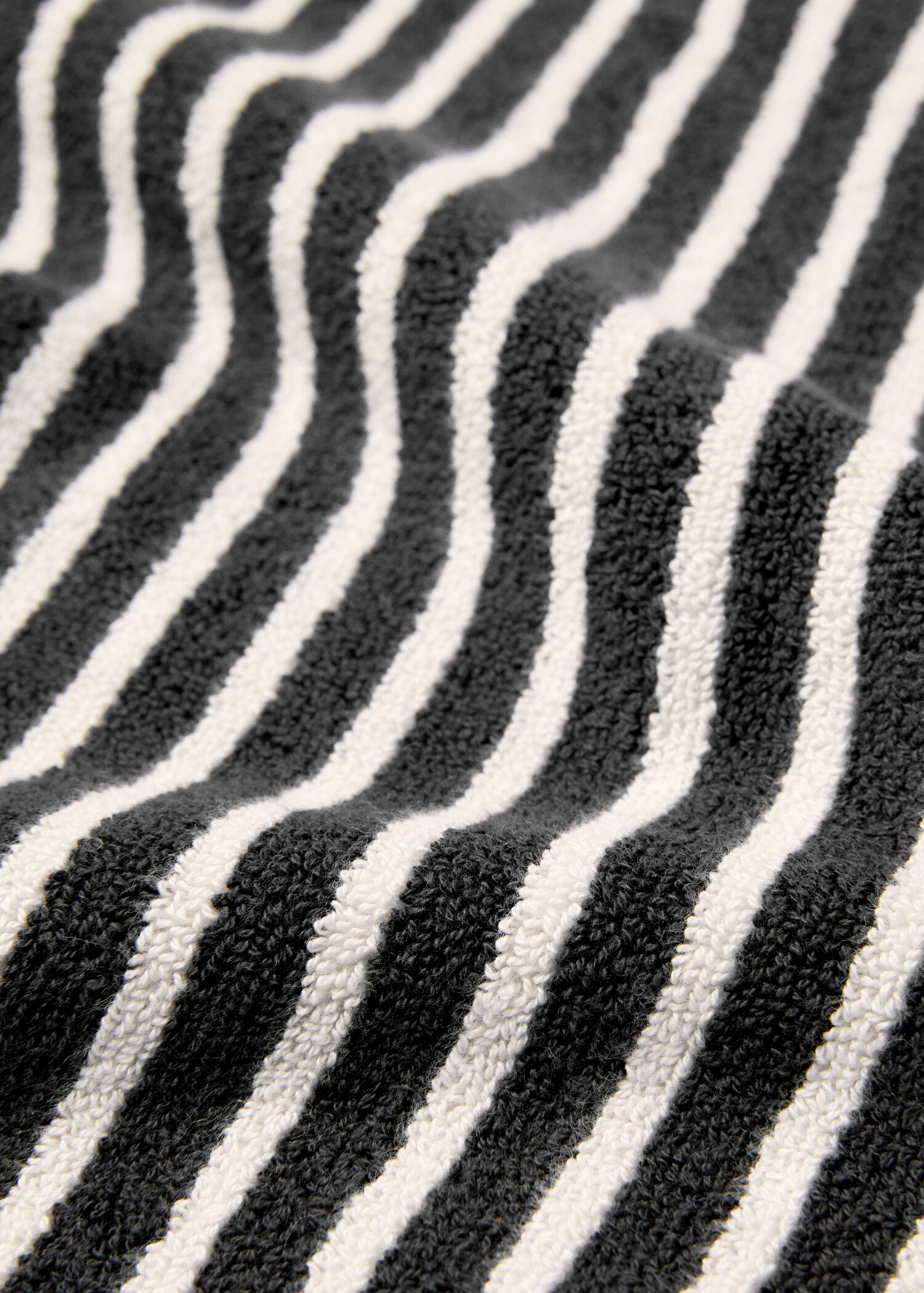 Striped cotton rug - Details of the article 1