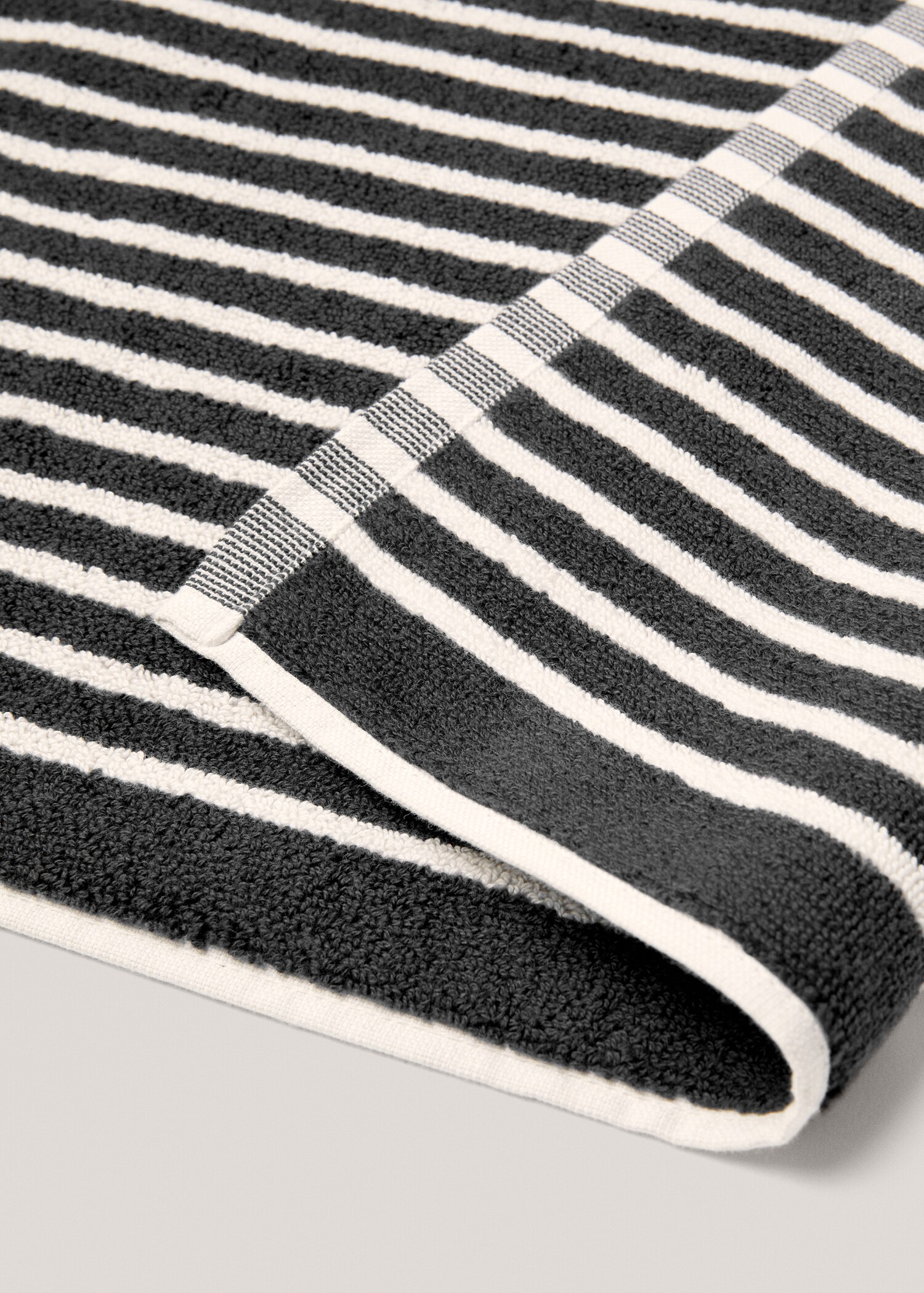 Striped cotton rug - Details of the article 2