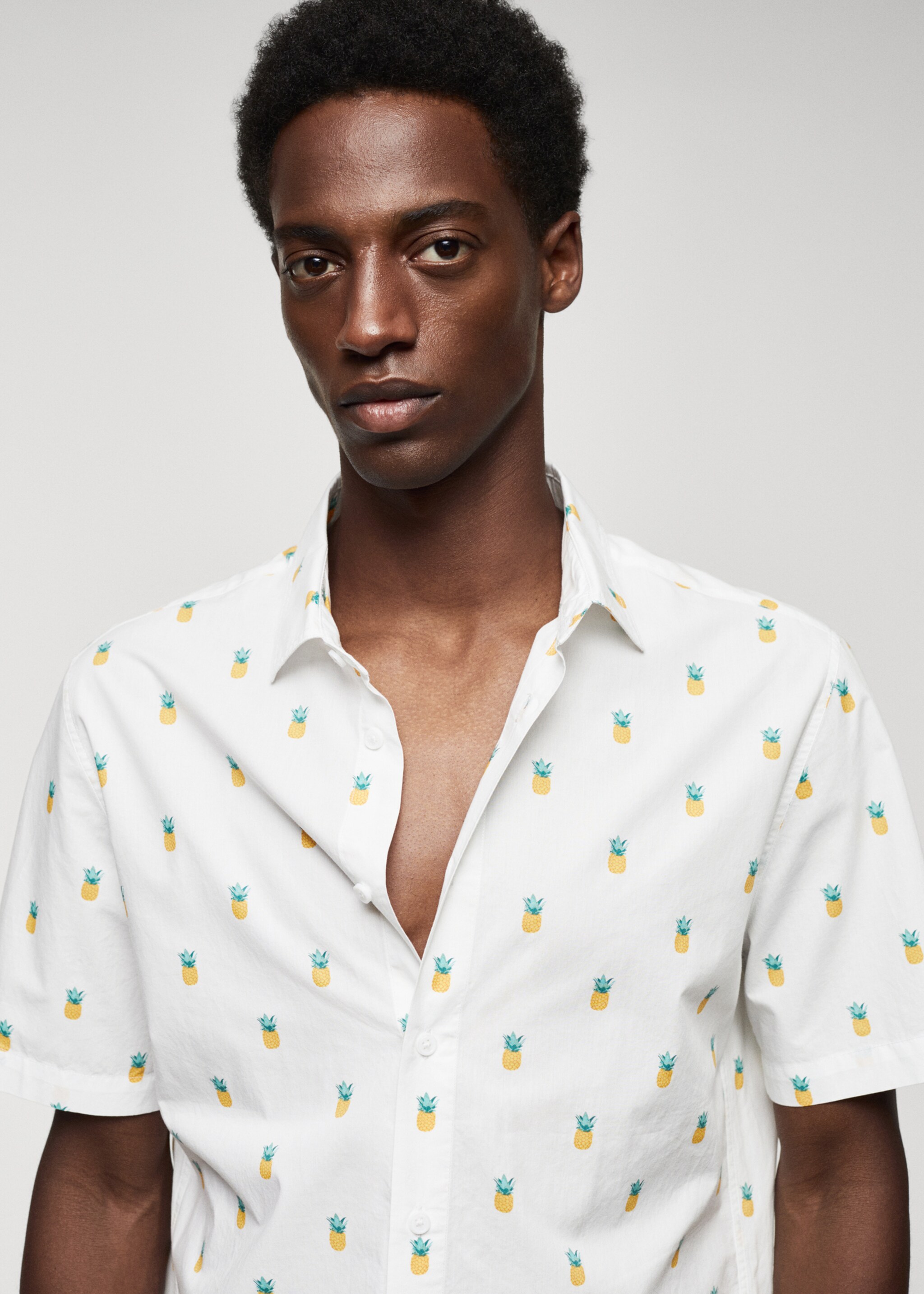 100% cotton shirt with pineapple print - Details of the article 1