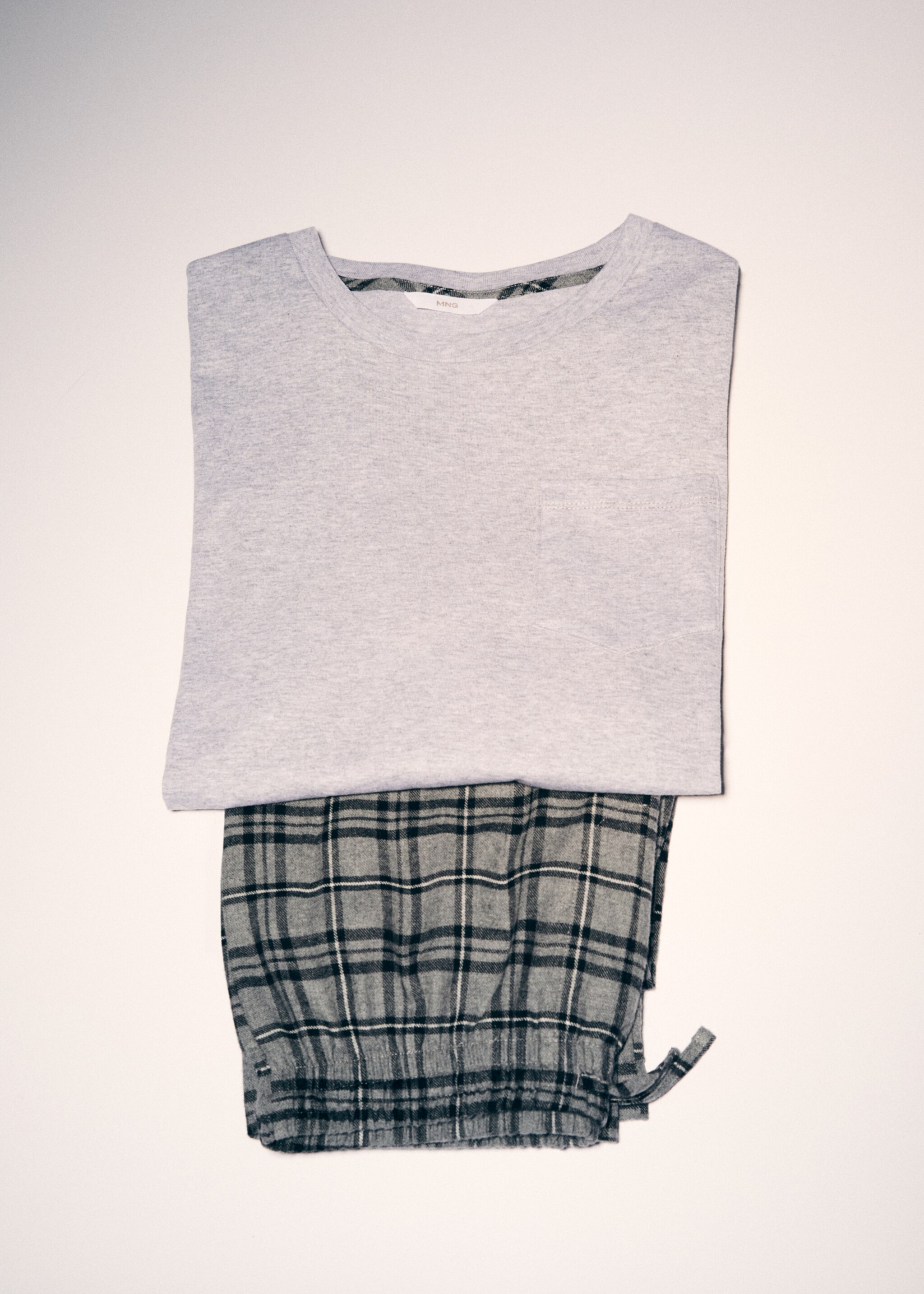 Two-pieces check long pyjamas - Details of the article 9