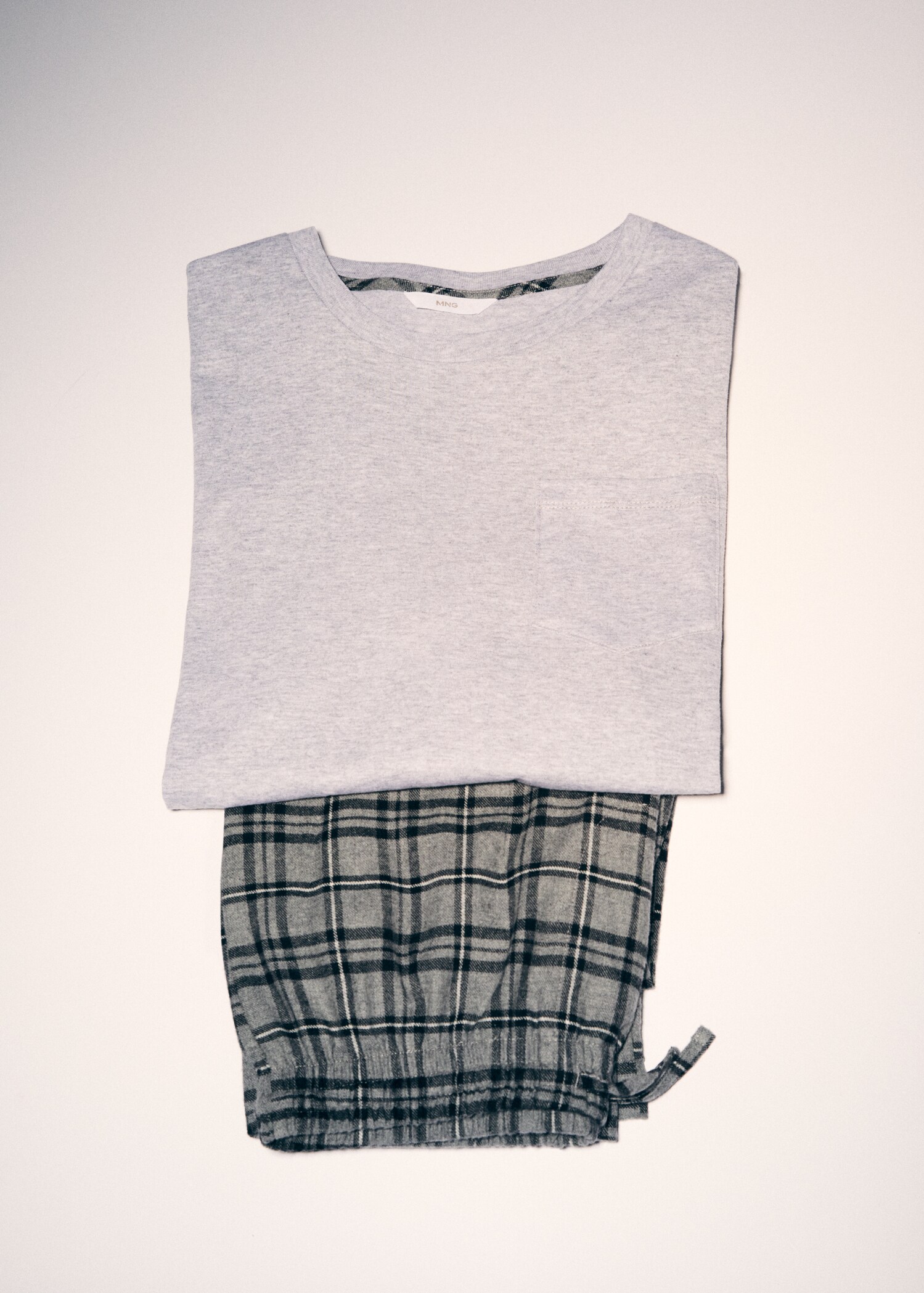 Two-pieces check long pyjamas - Details of the article 9