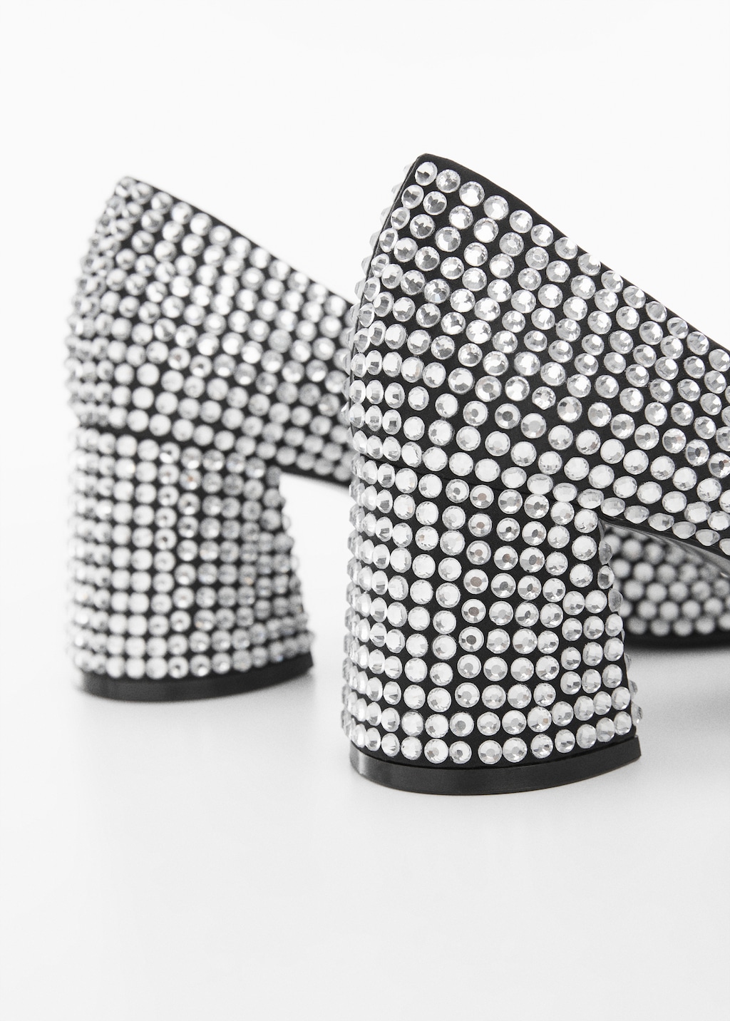 Shoes with shiny heels