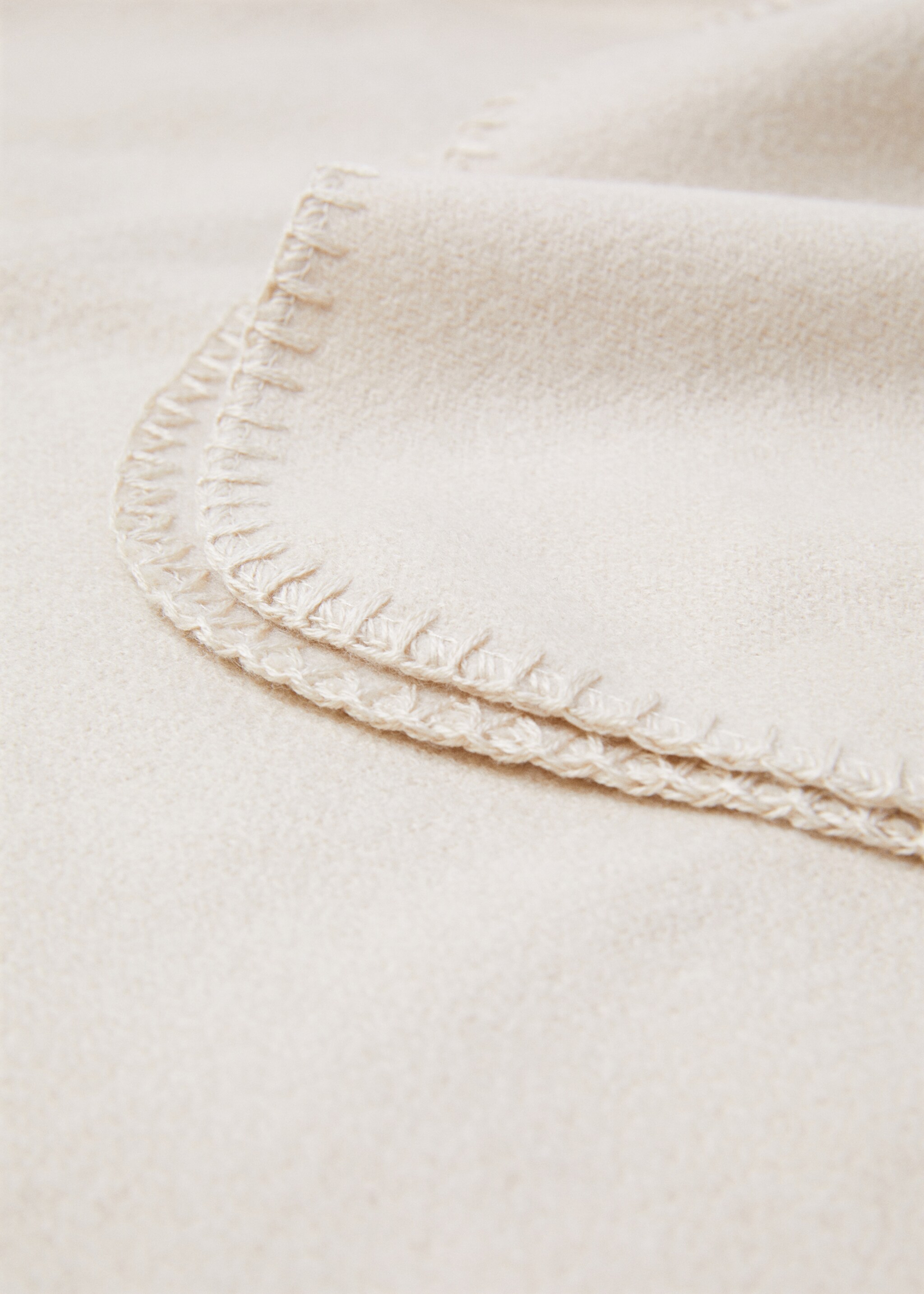 Wool-blend blanket with seam detail 130x180cm - Details of the article 1
