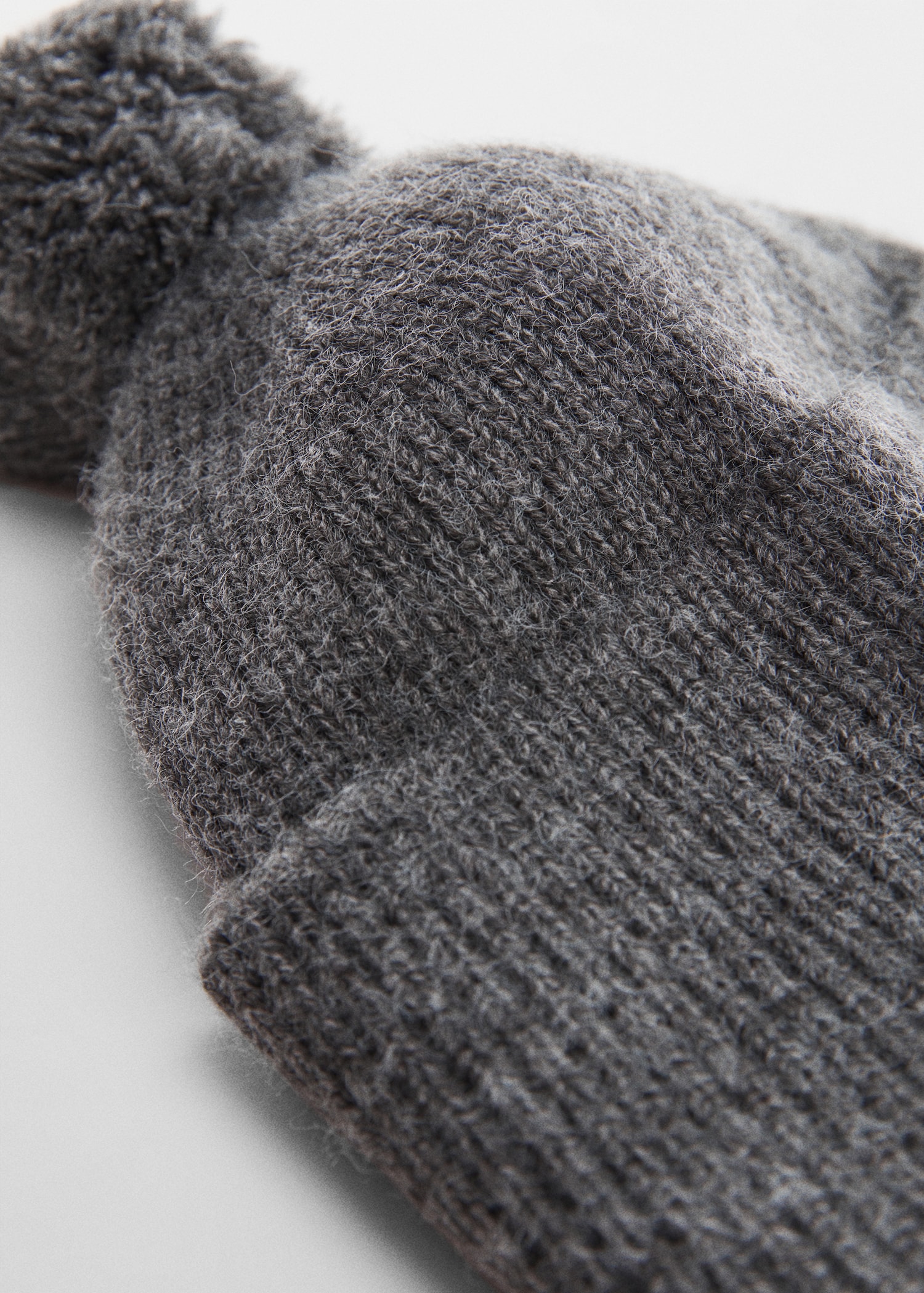 Gorro pompom - Plano médio
