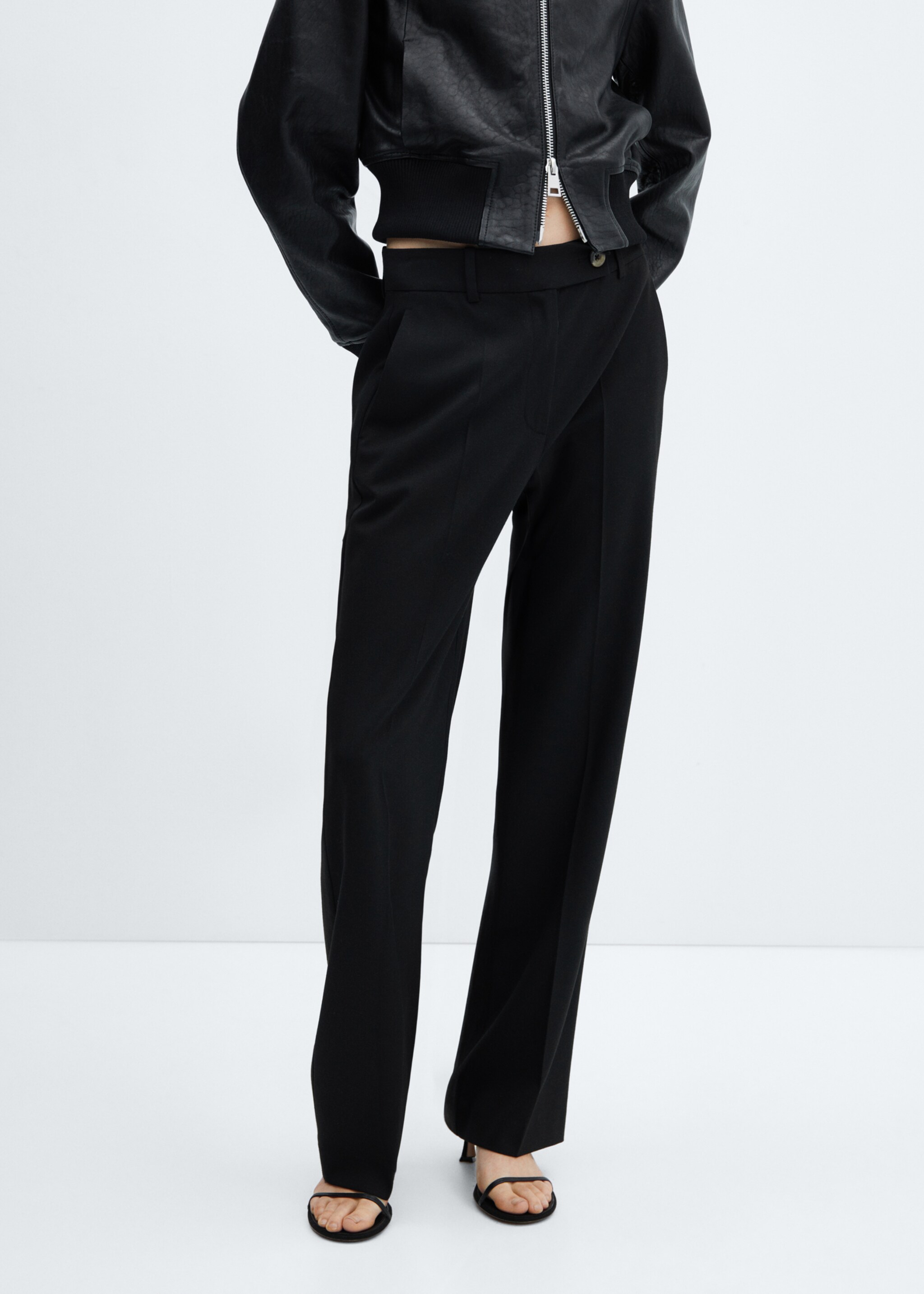 Straight trousers with side button - Medium plane, Black. Ref: 57026727-00.