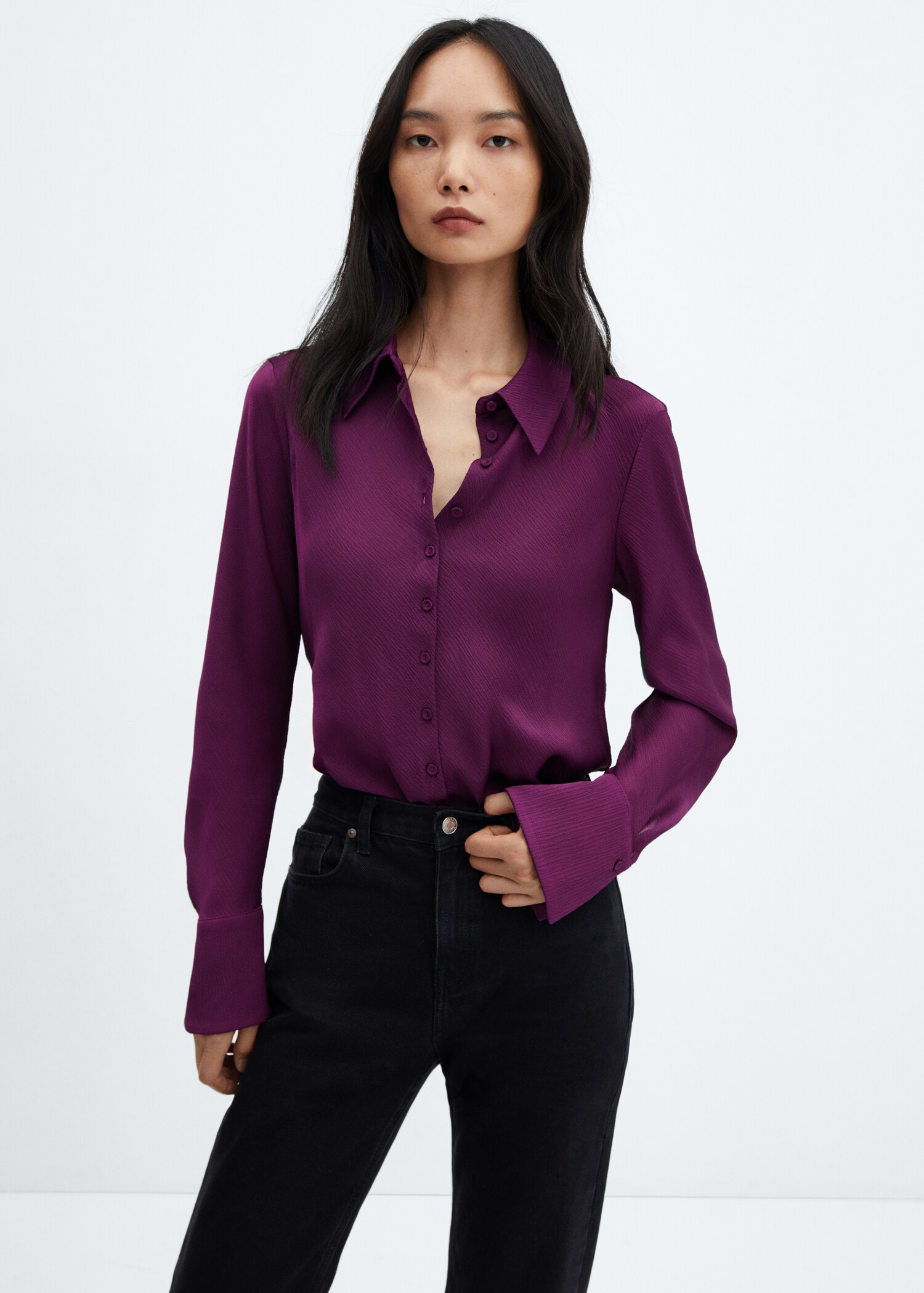 Camisa textura satinada - Plano medio