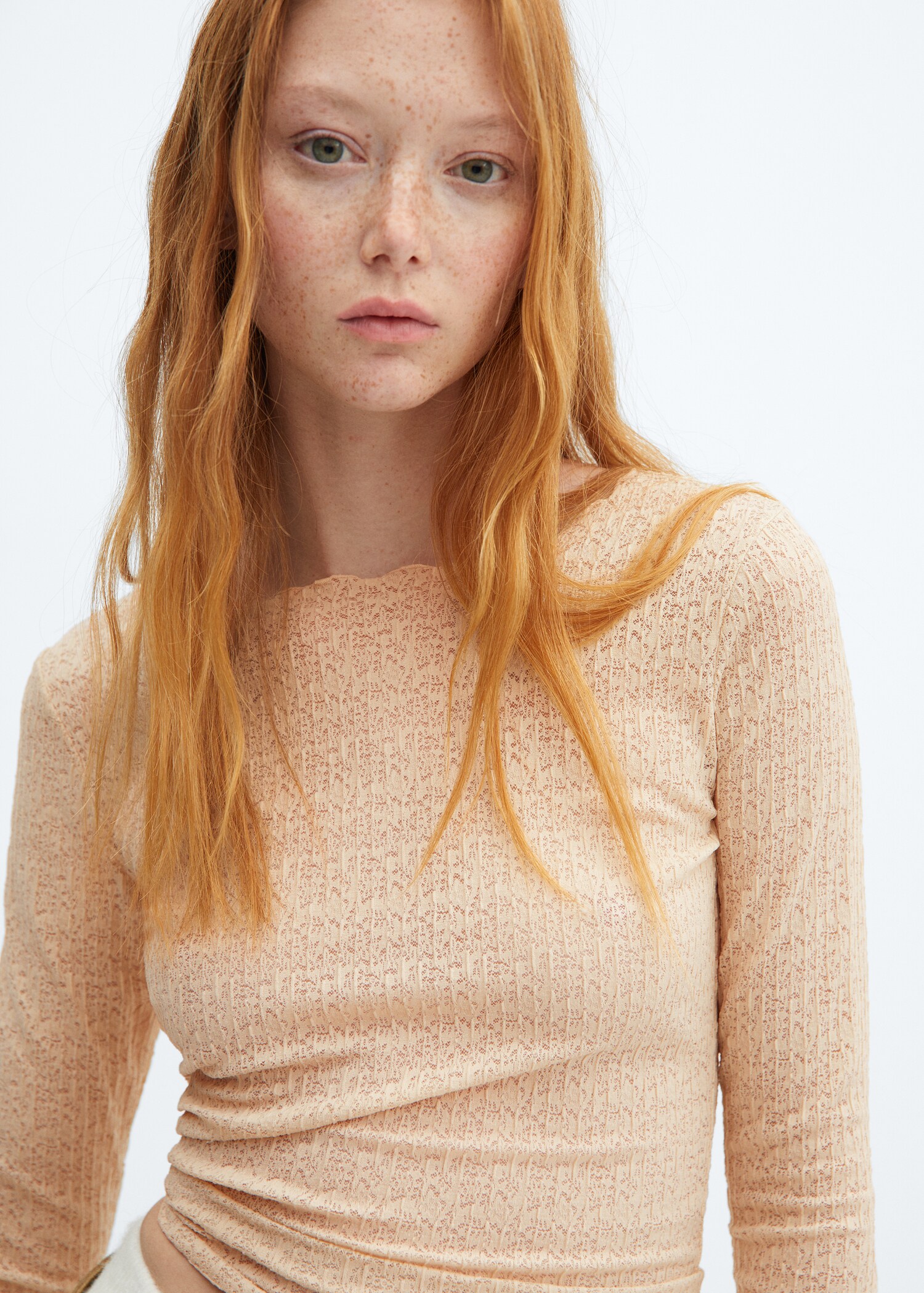 Round-neck textured t-shirt - Details of the article 1