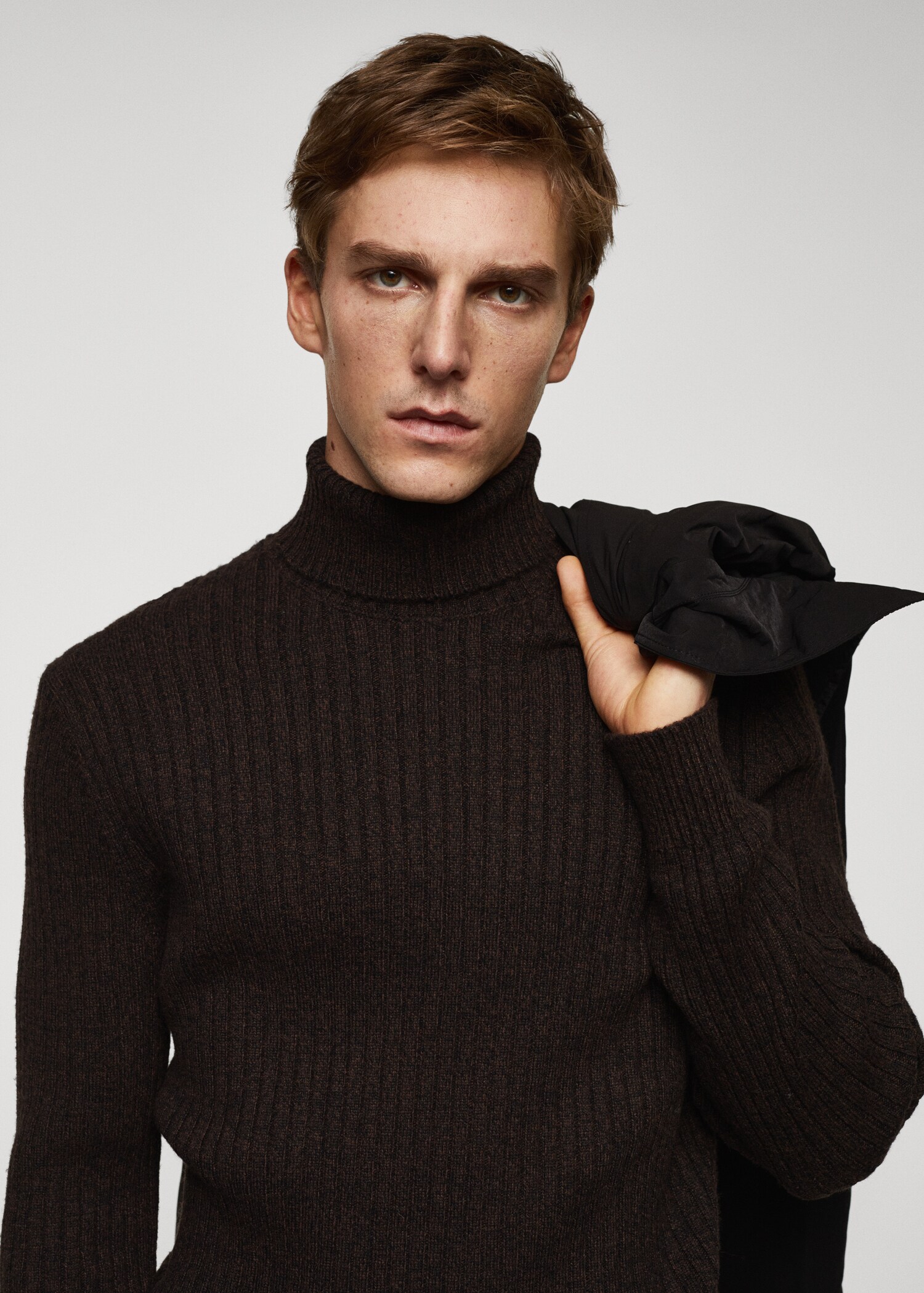 Wool sweater with ribbed turtleneck - Details of the article 1