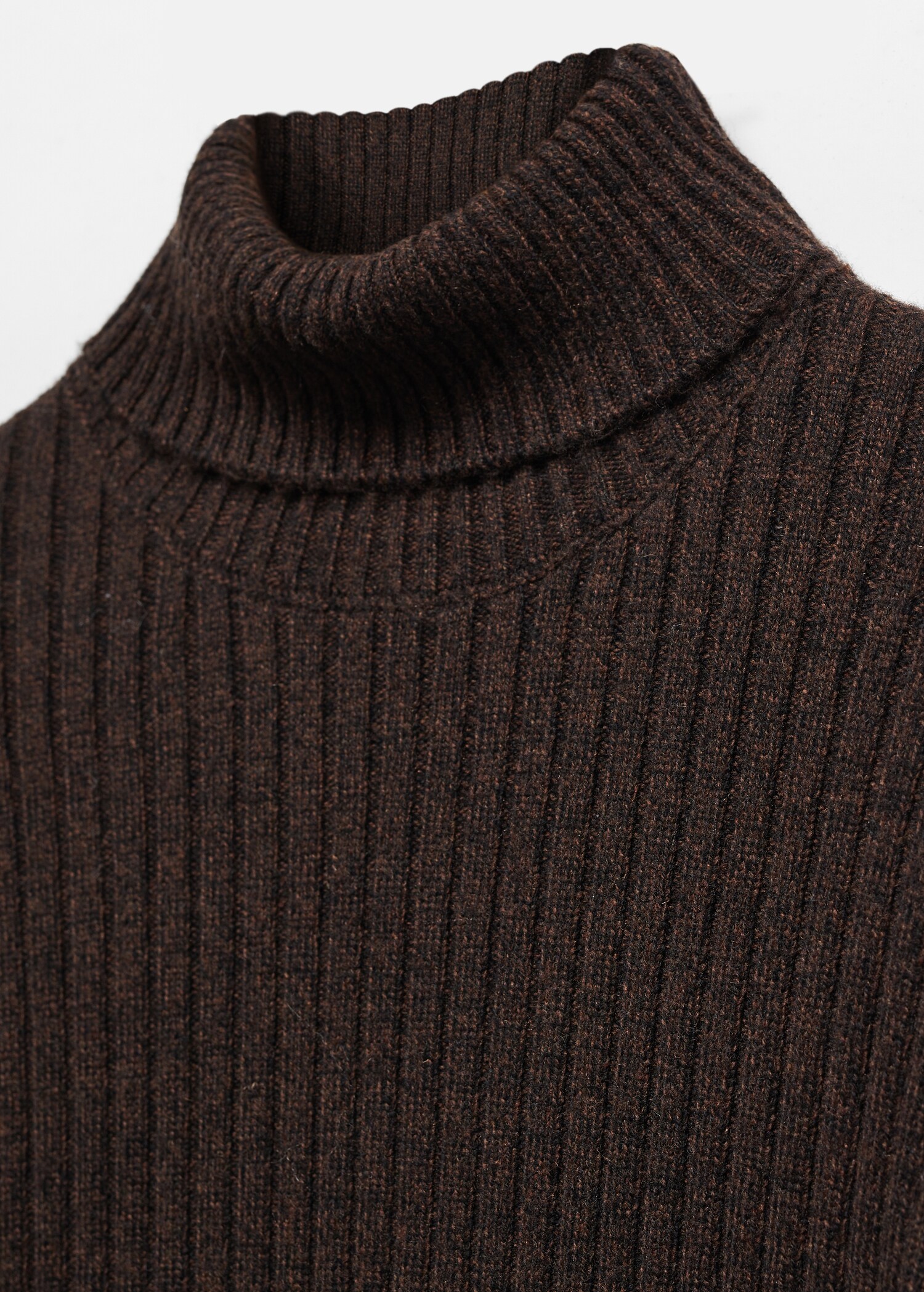 Wool sweater with ribbed turtleneck - Details of the article 8