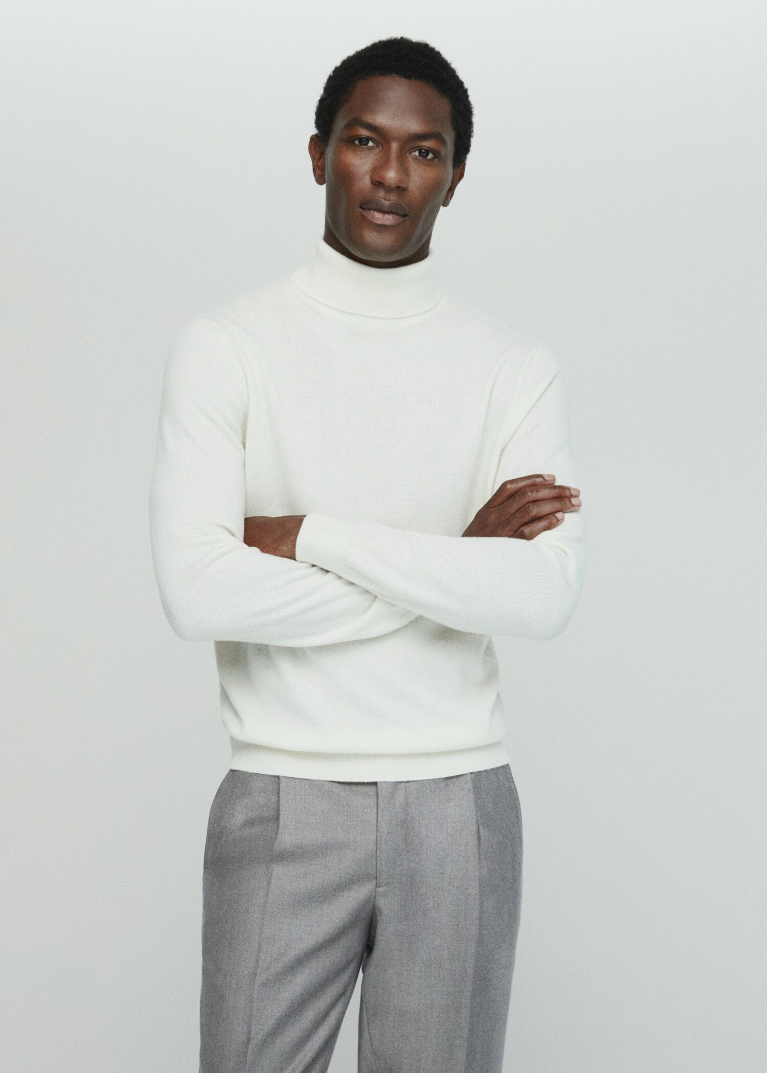 Pullover aus 100 % Kaschmir mit hohem Kragen - Mittlere Ansicht