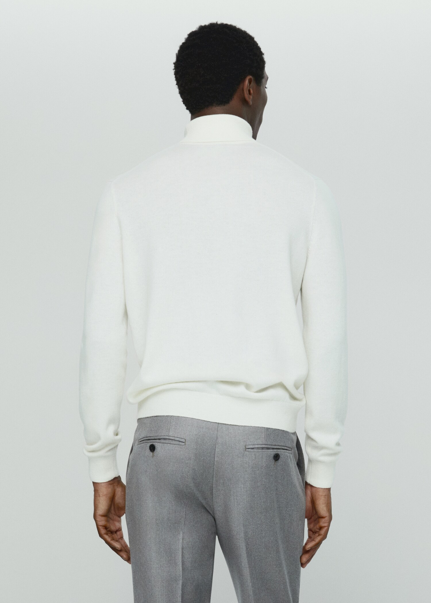 Pullover aus 100 % Kaschmir mit hohem Kragen - Rückseite des Artikels