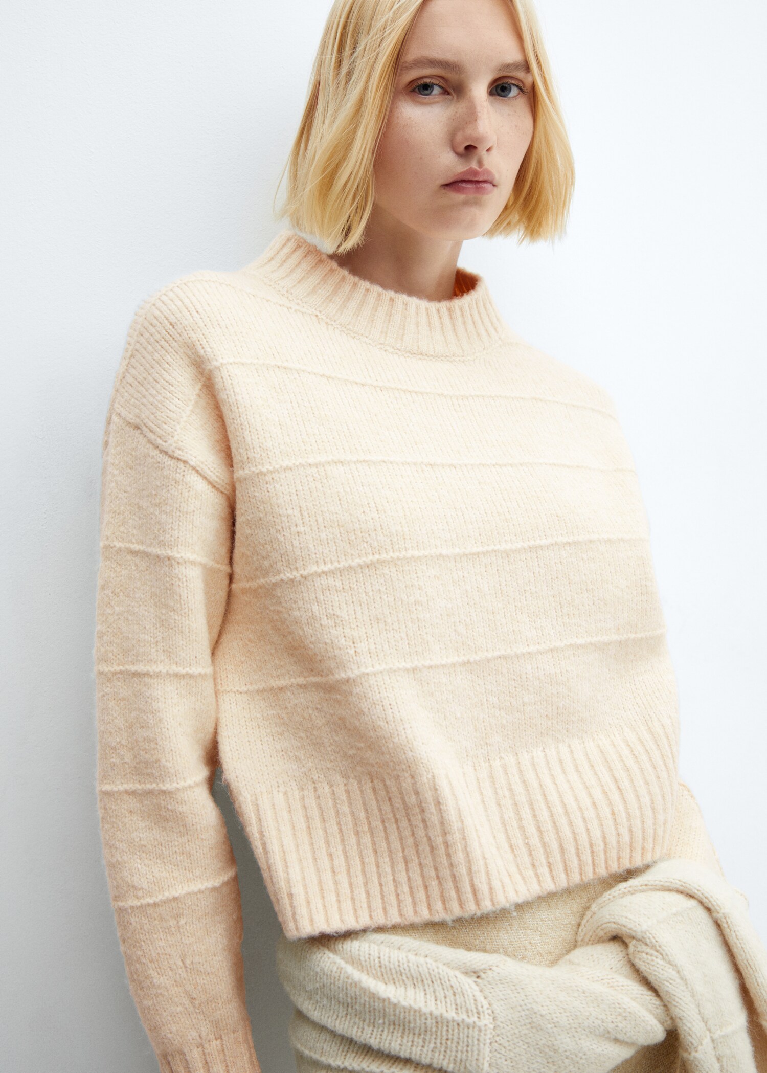 Sweater with decorative seam - Details of the article 2