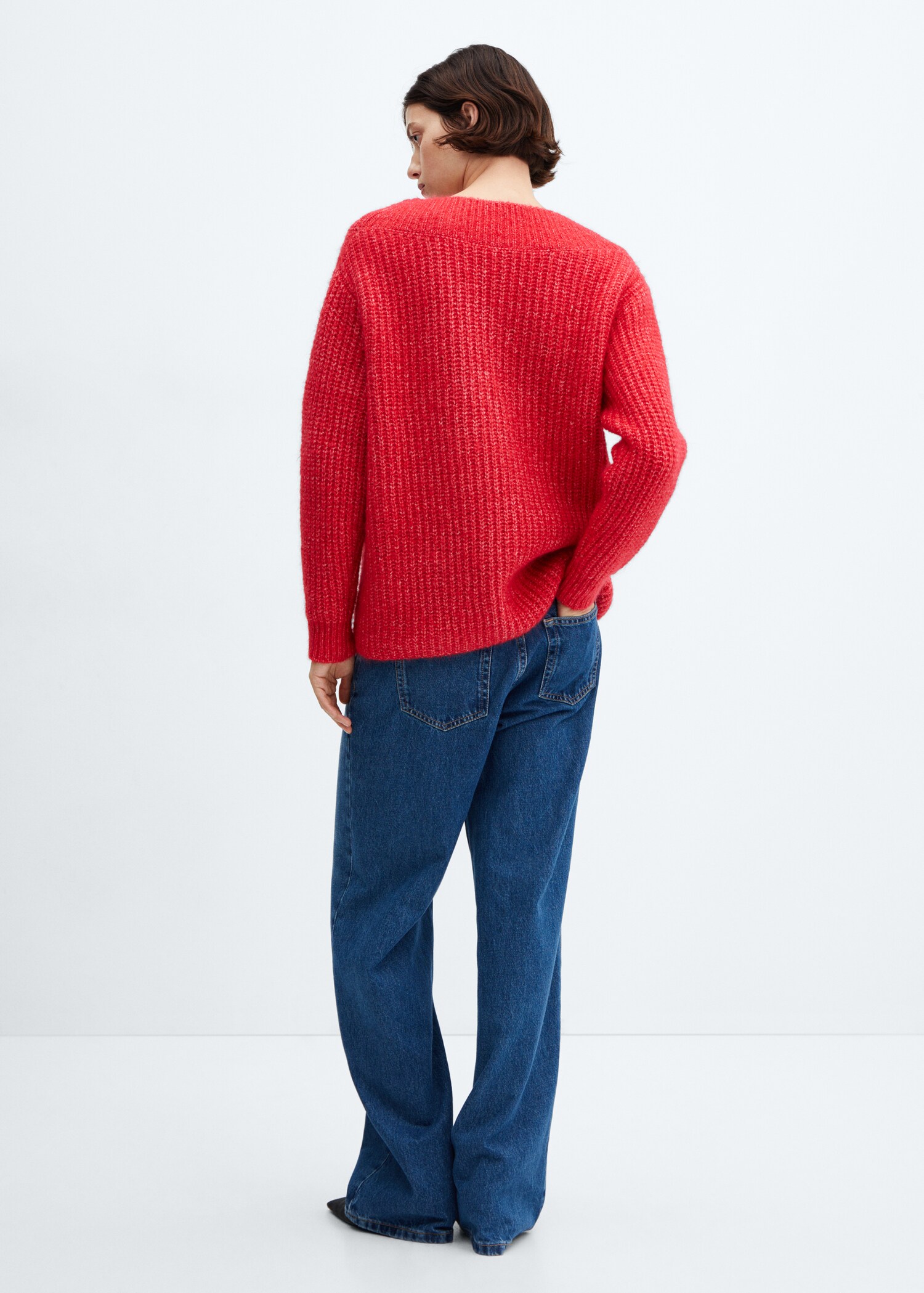 Chunky-knit V-neck sweater - Reverse of the article