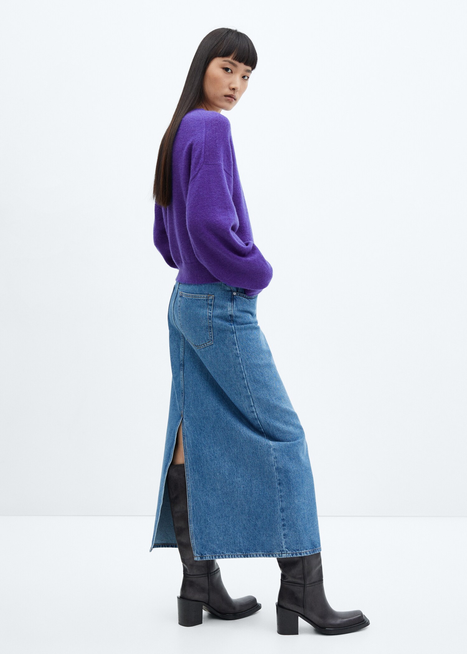 Round-neck knitted sweater - Reverse of the article