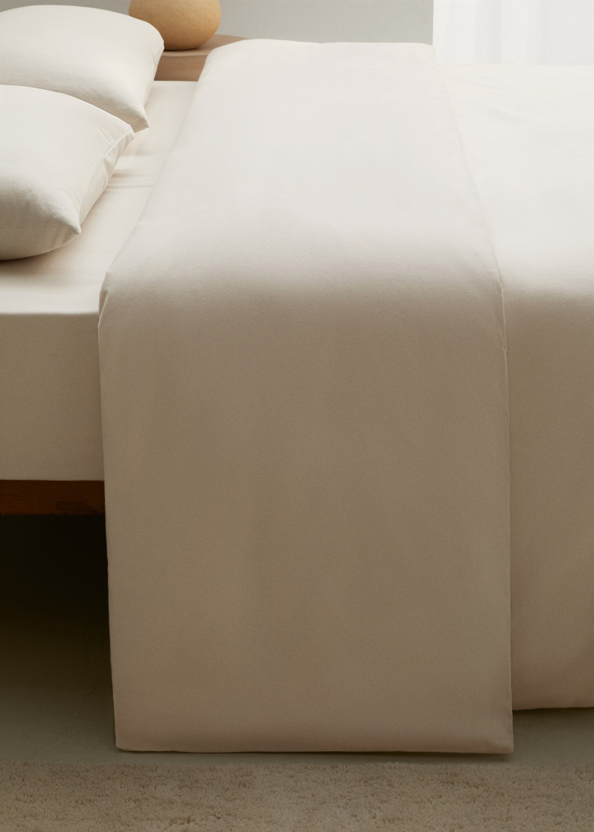 Plain flannel duvet cover Superking bed - Details of the article 7, Beige. Ref: 57029221-00.