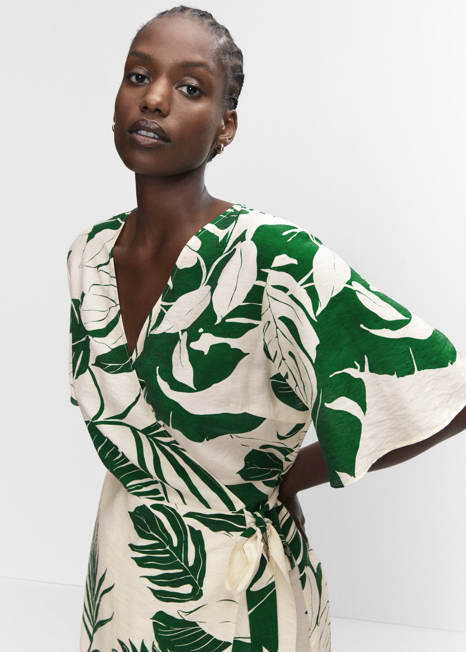 Printed wrap dress with ruffle - Details of the article 4