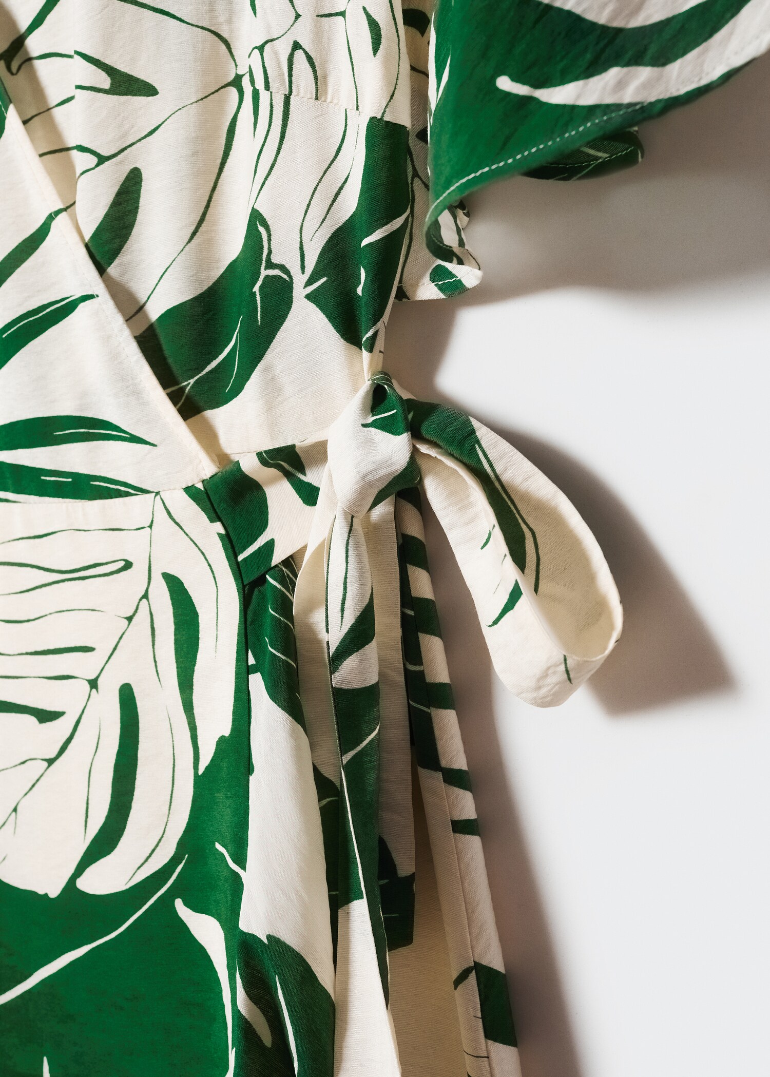 Printed wrap dress with ruffle - Details of the article 8