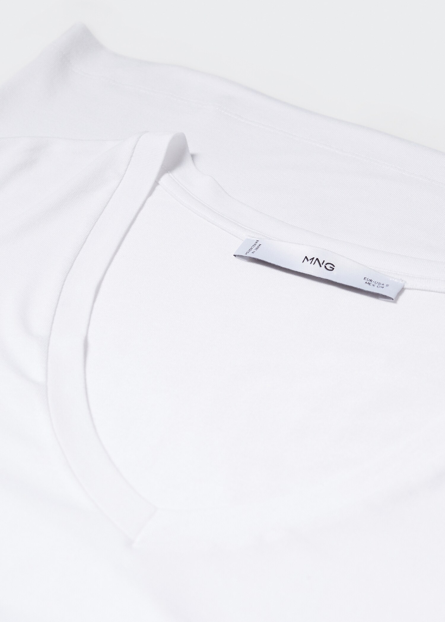 Camiseta cuello pico - Detalle del artículo 8