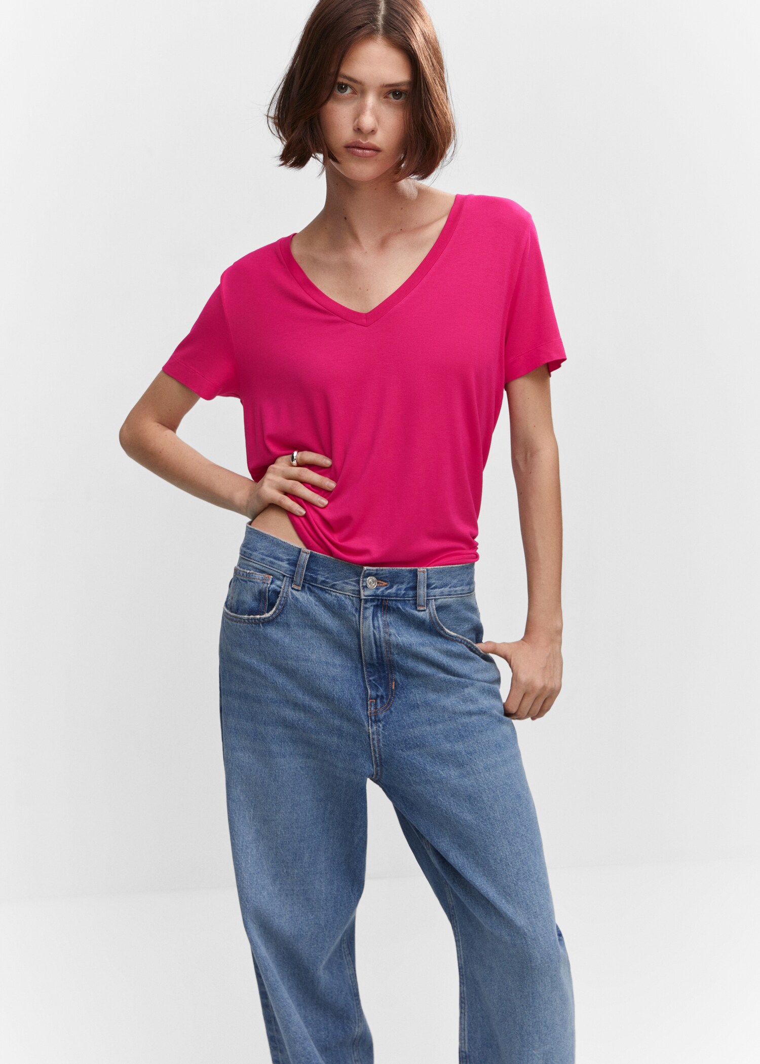 Camiseta cuello pico - Plano medio