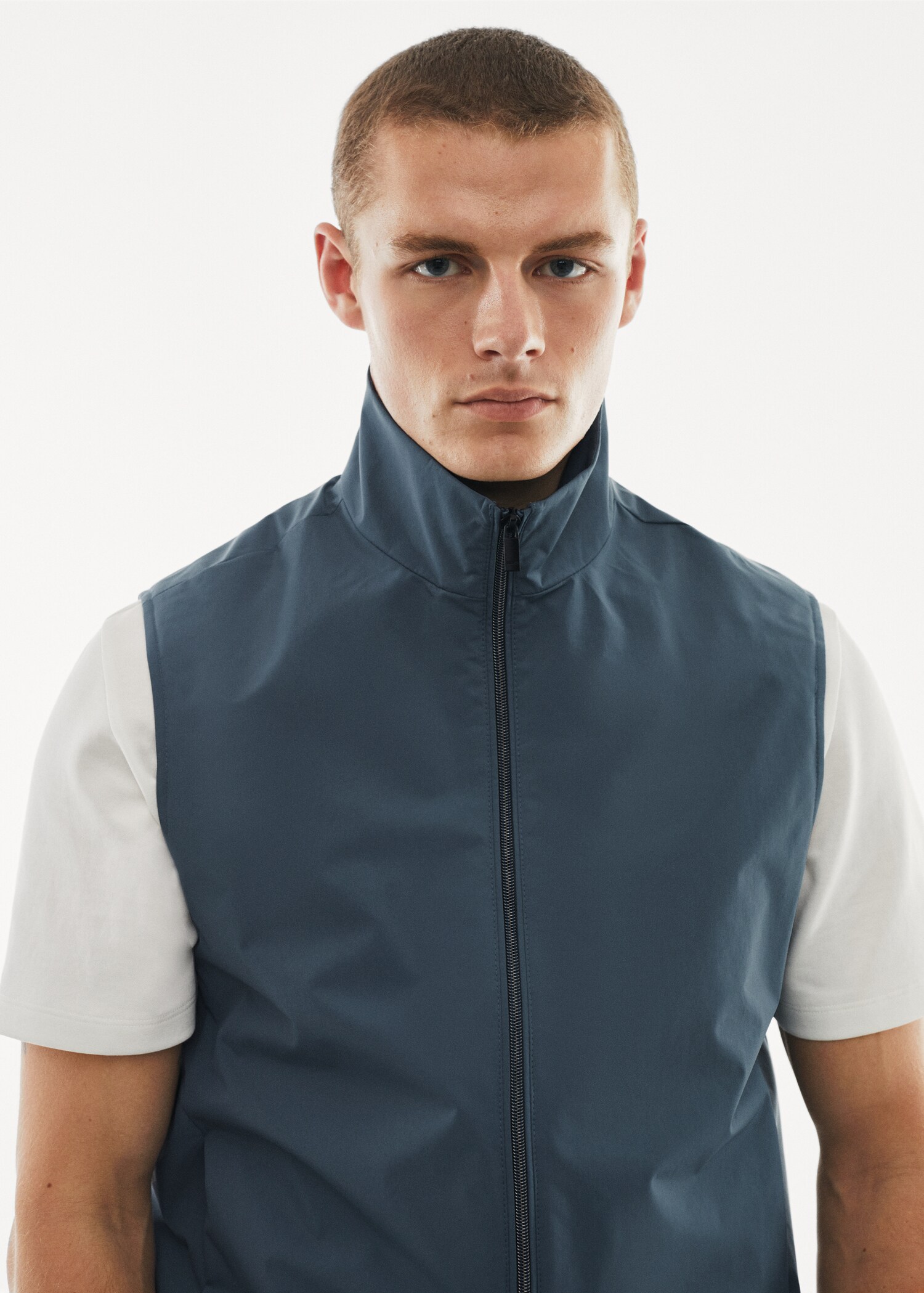 Water-repellent technical gilet - Details of the article 1