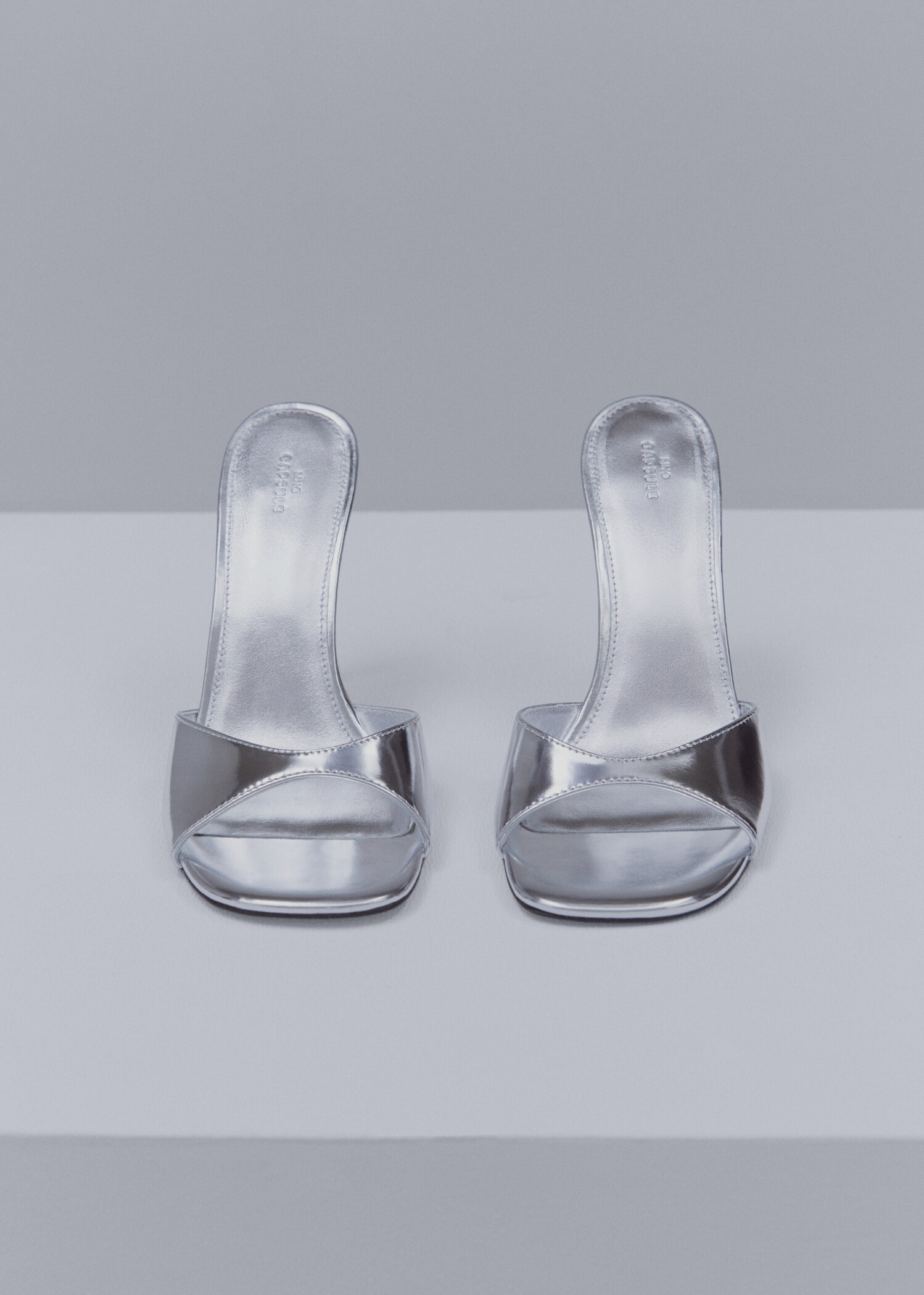 Metallic heel sandals - Details of the article 2