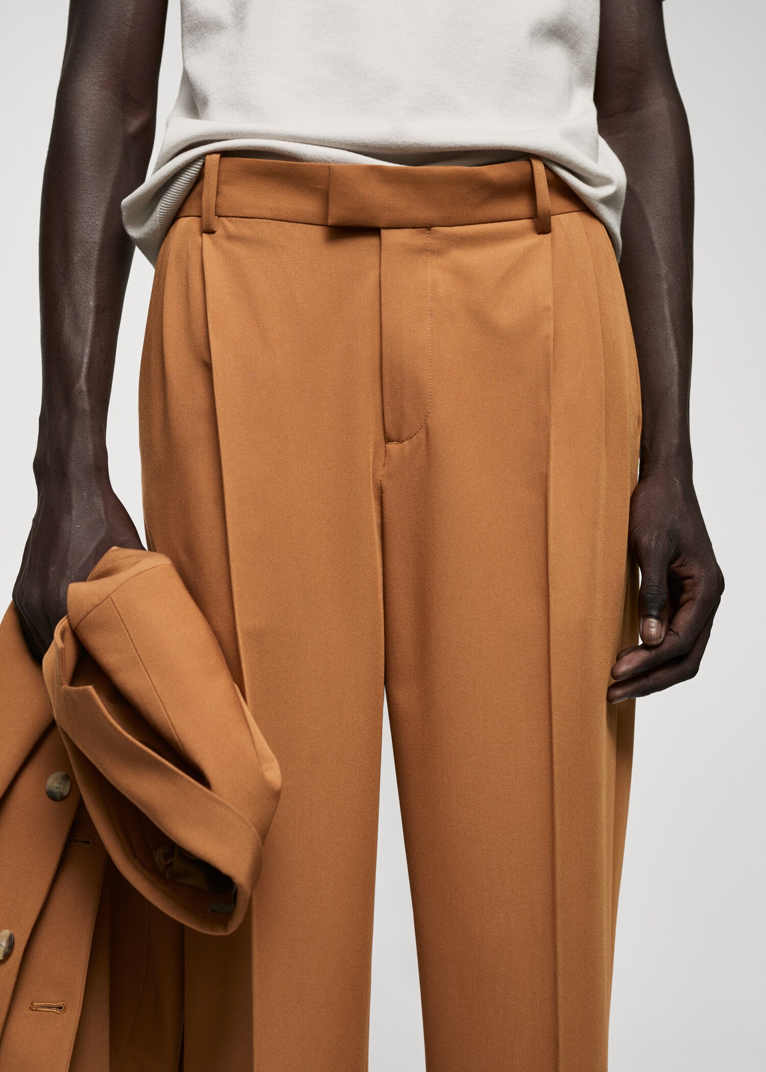 Regular-fit suit trousers with pleats - Details of the article 1