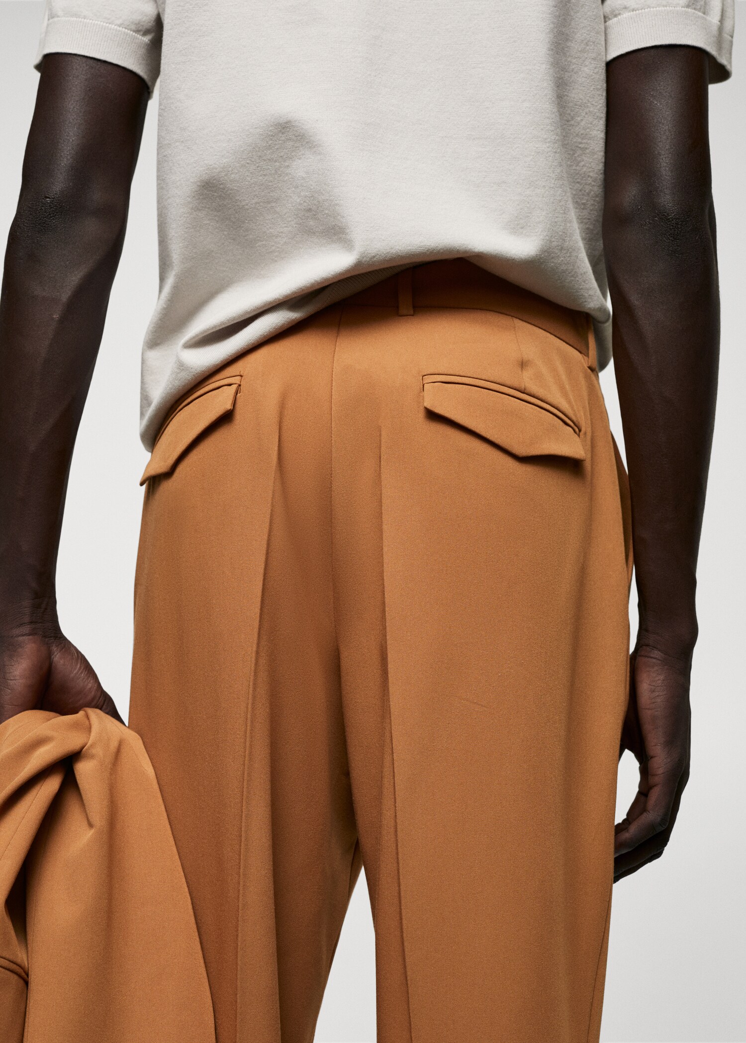 Regular-fit suit trousers with pleats - Details of the article 6