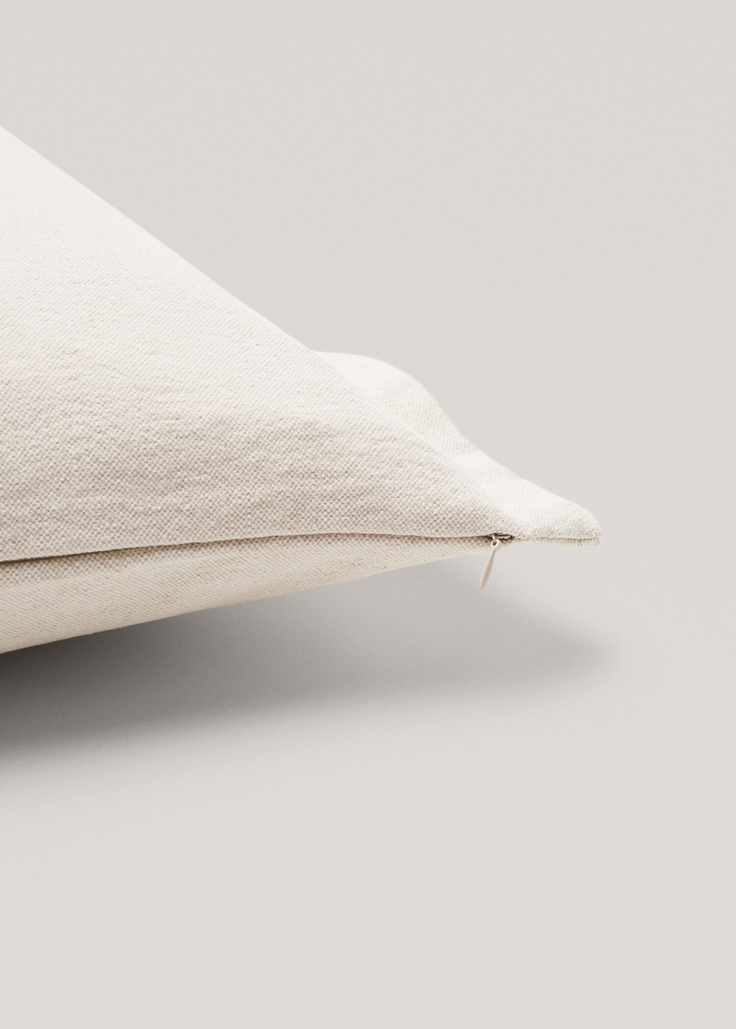 Cotton and linen blend cushion cover 50x50cm - Details of the article 3