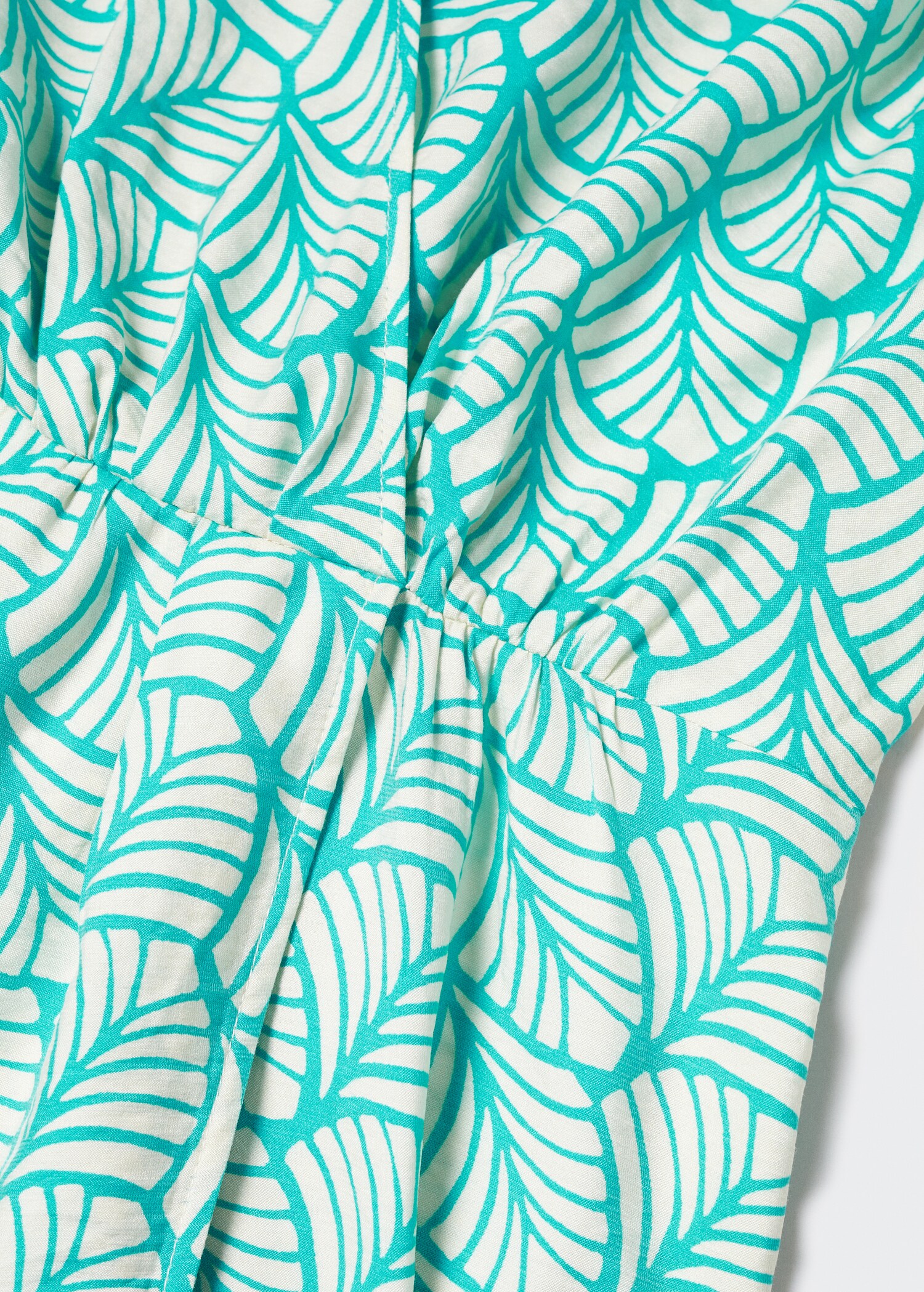 Gemustertes kurzes Kleid in Wickel-Optik - Detail des Artikels 8