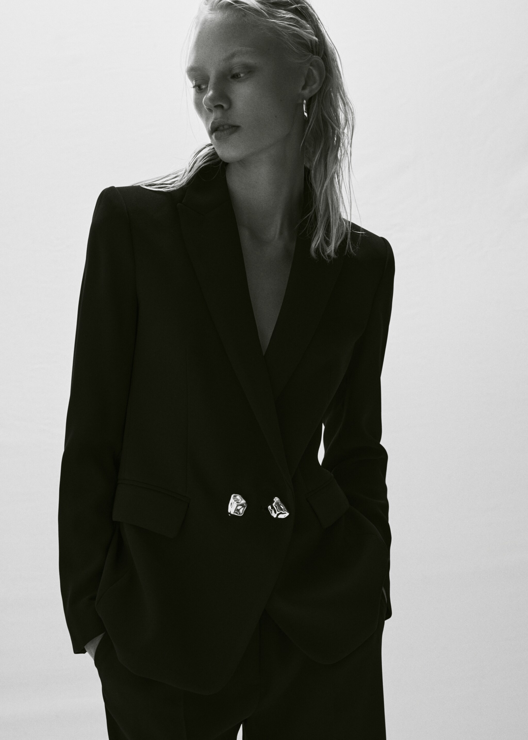 Jacket with jewel button - Details of the article 7, Black. Ref: 57033797-00.