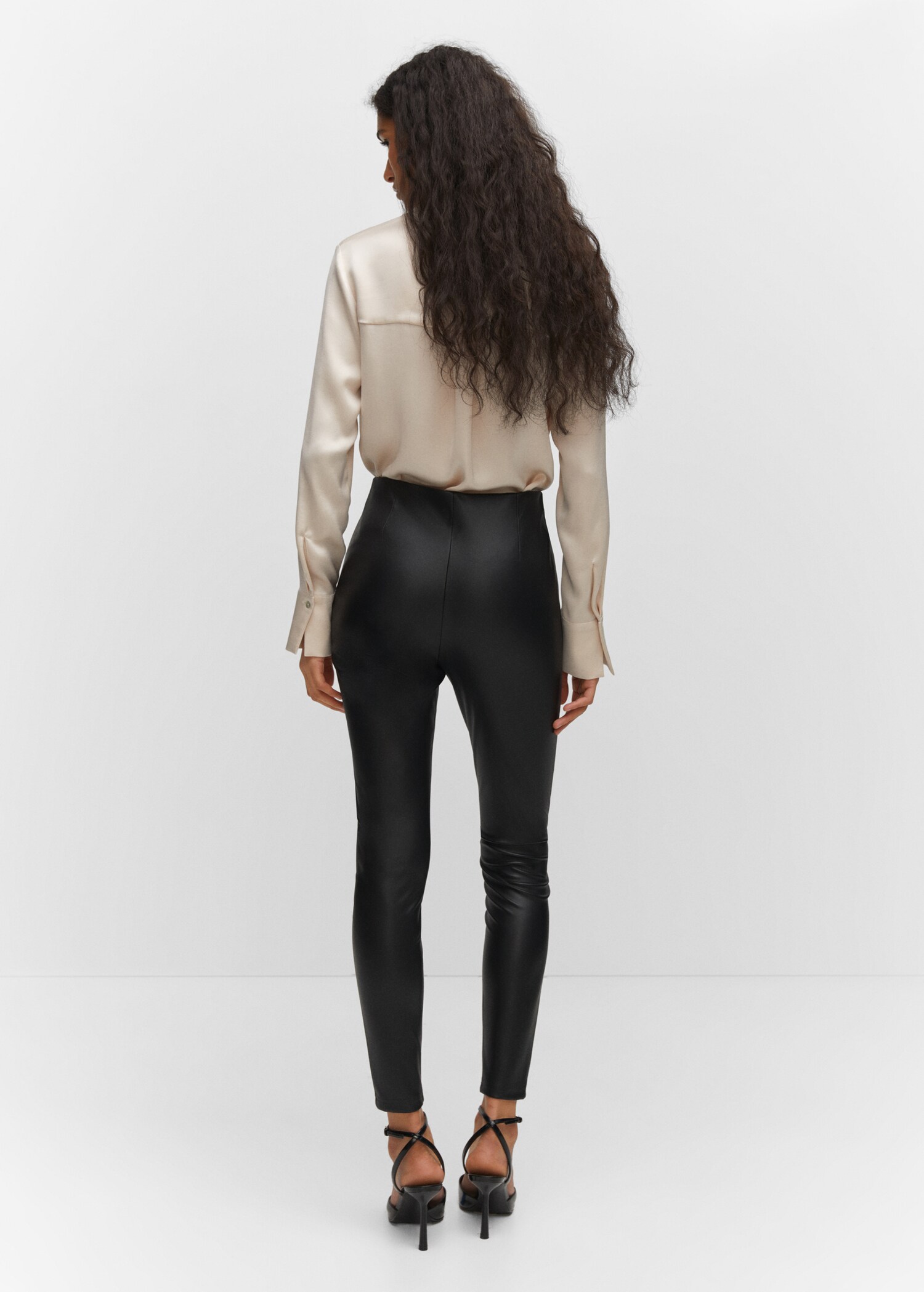 Leather-effect leggings - Reverse of the article