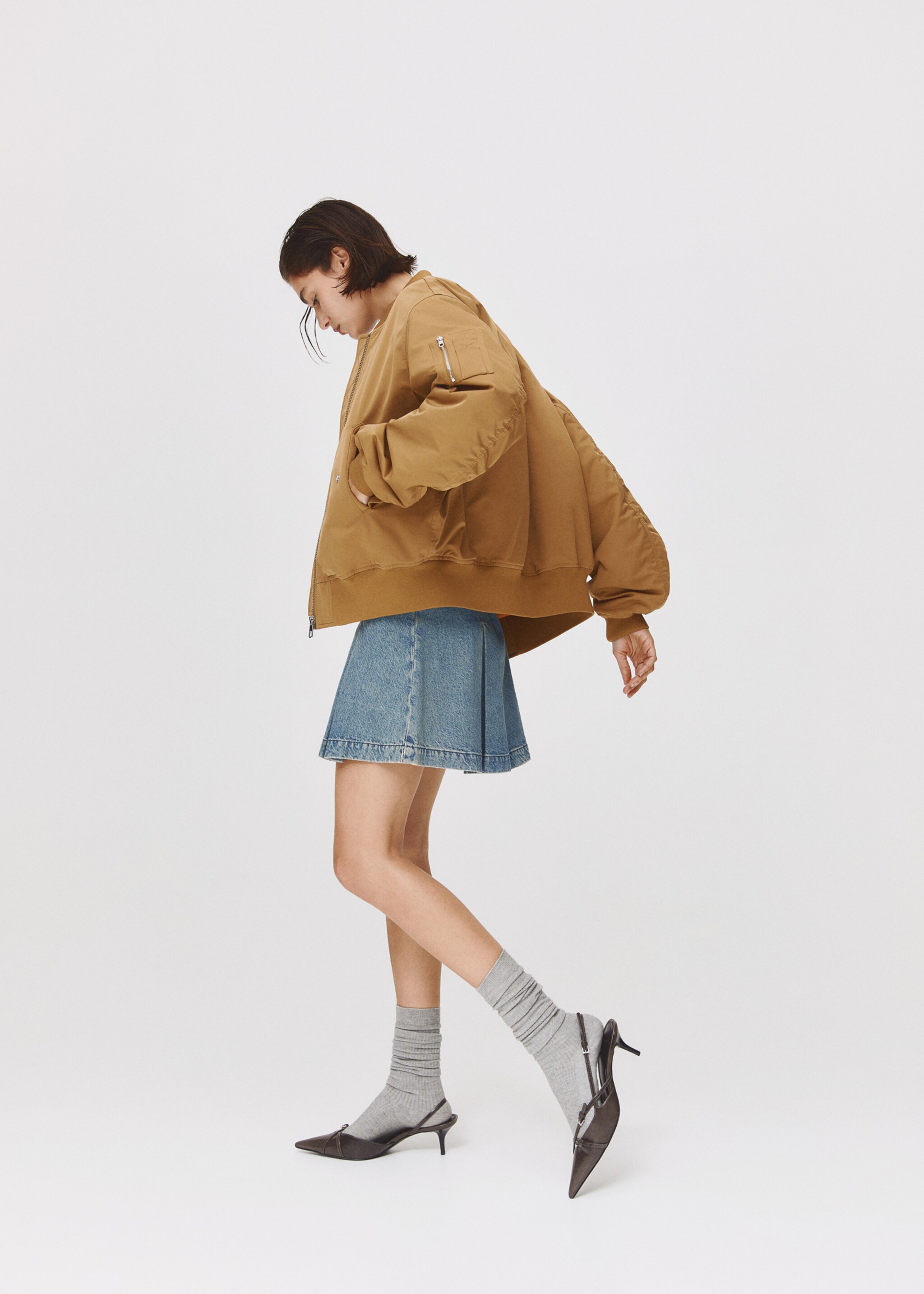 Pleated denim mini-skirt - Details of the article 7, Medium Vintage Blue. Ref: 57033804-00.