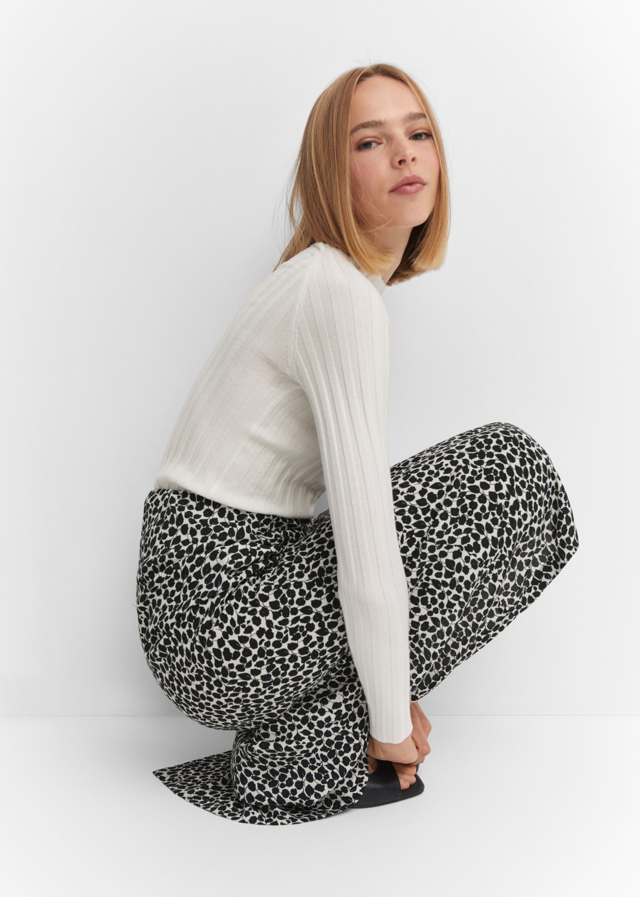 Printed skirt with slit - Details of the article 2