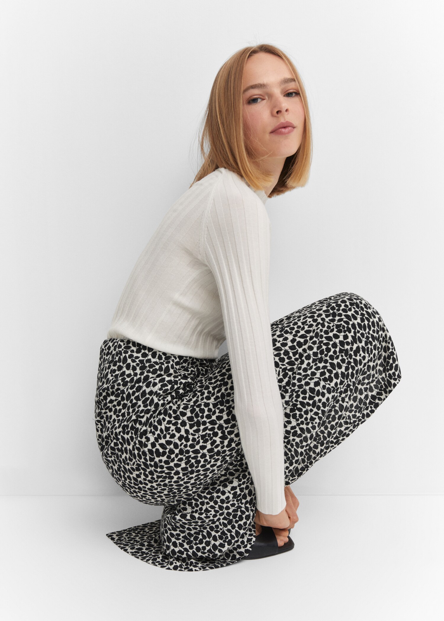 Printed skirt with slit - Details of the article 2
