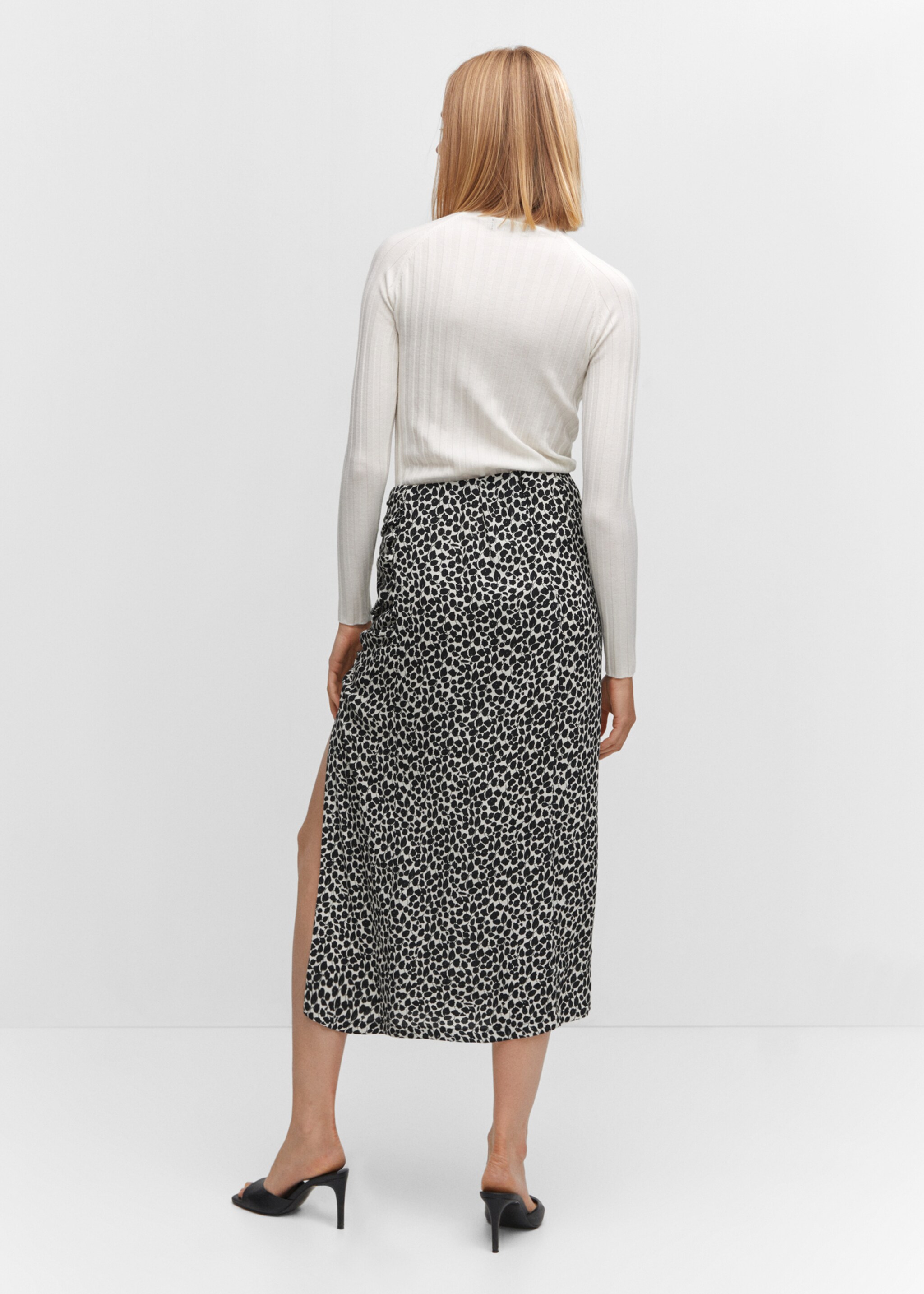 Printed skirt with slit - Reverse of the article