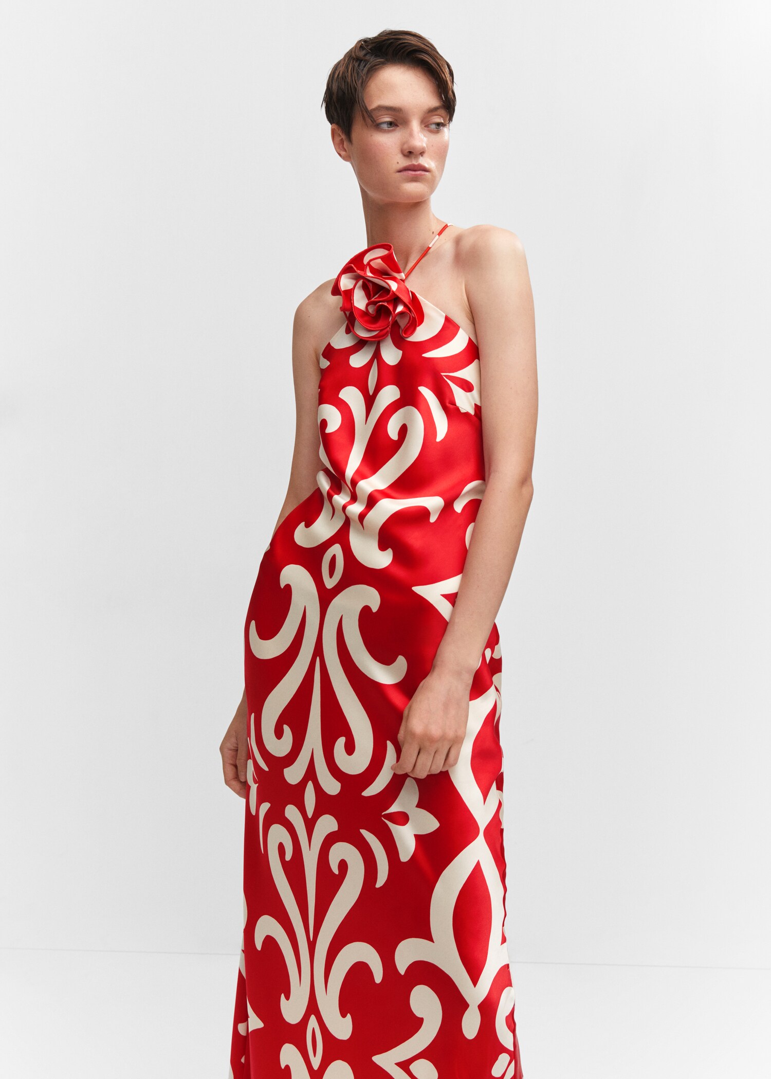 Halter dress with flower detail - Medium plane