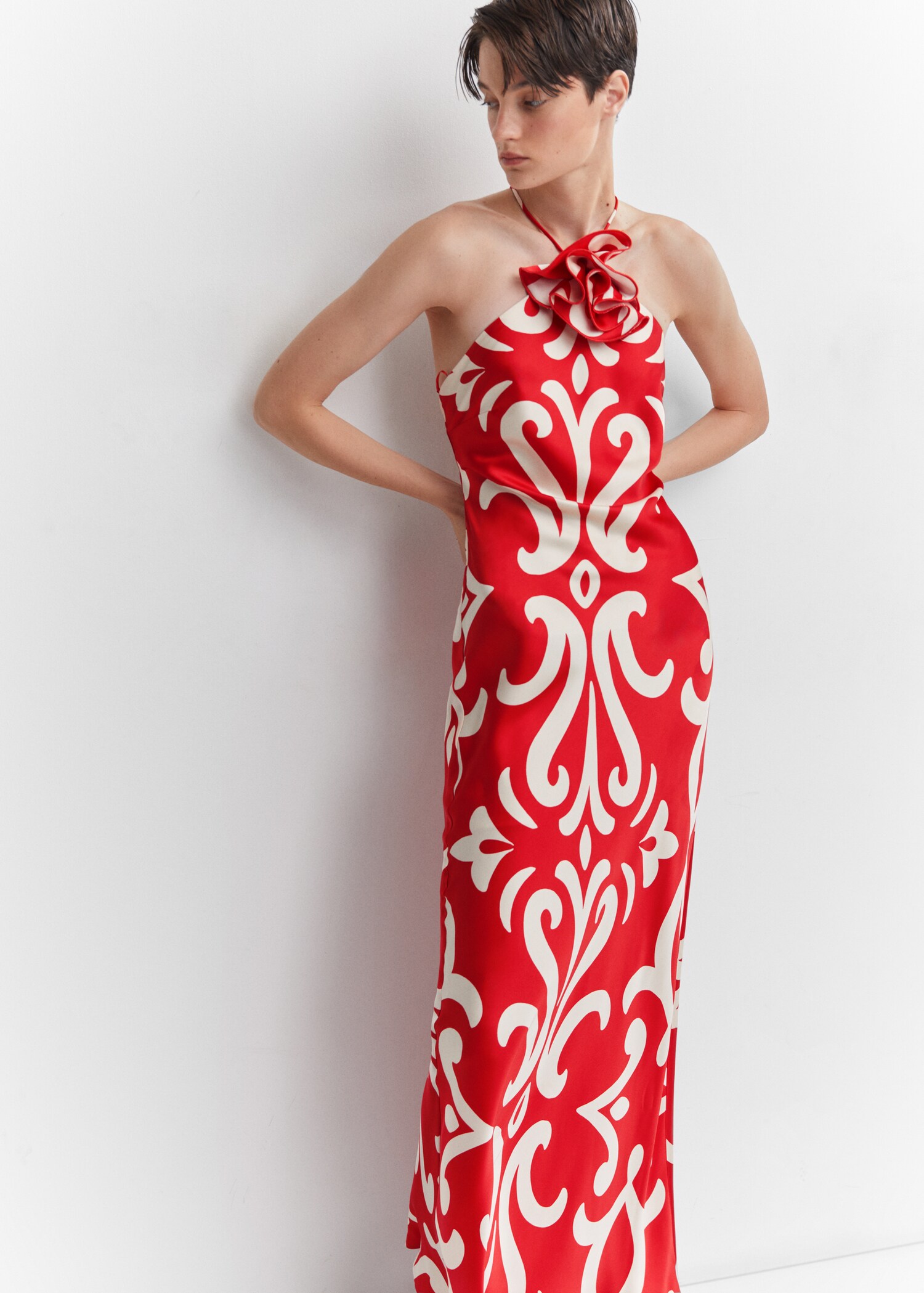 Halter dress with flower detail - Details of the article 2