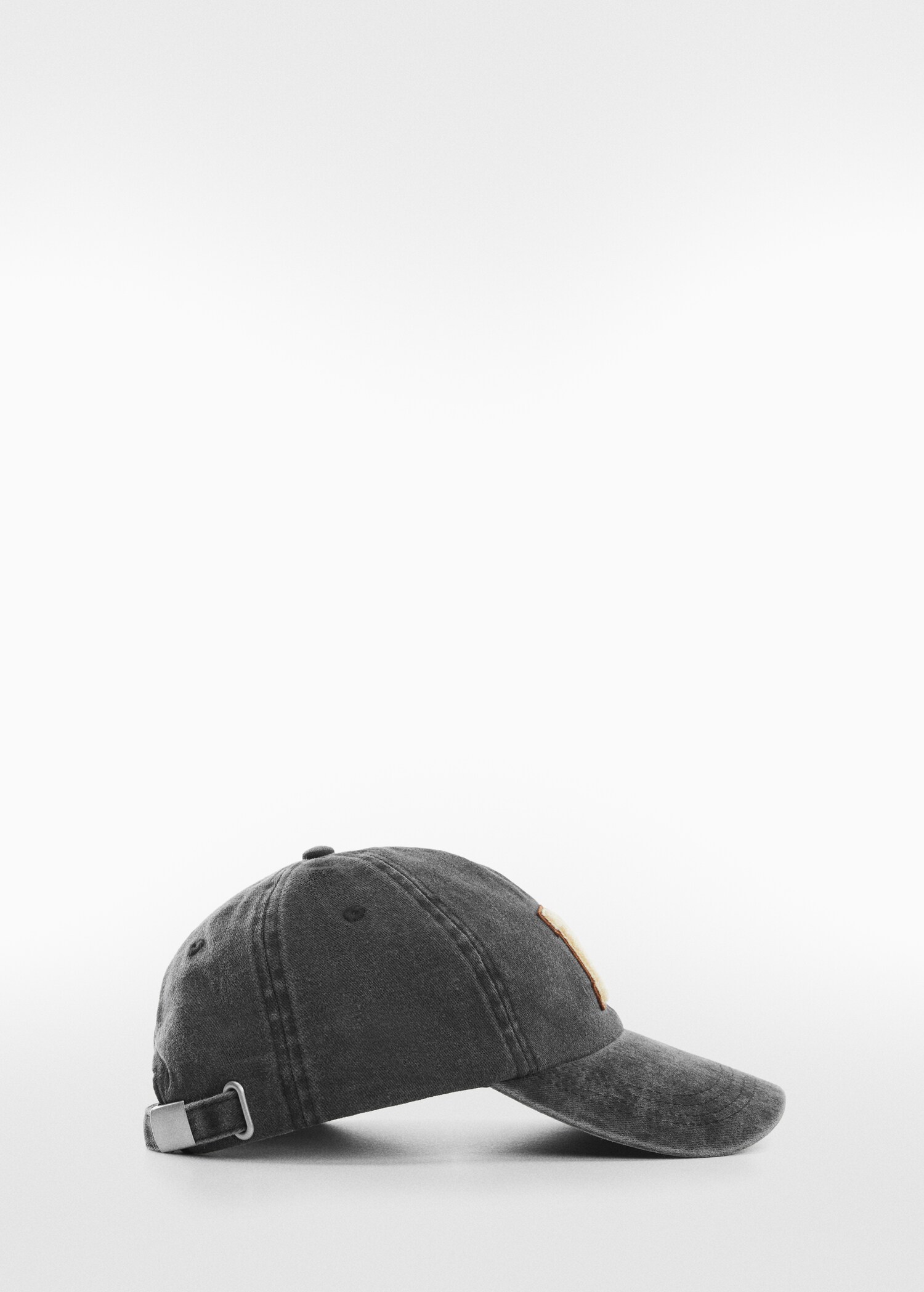 Cap with sheepskin detail - Article without model