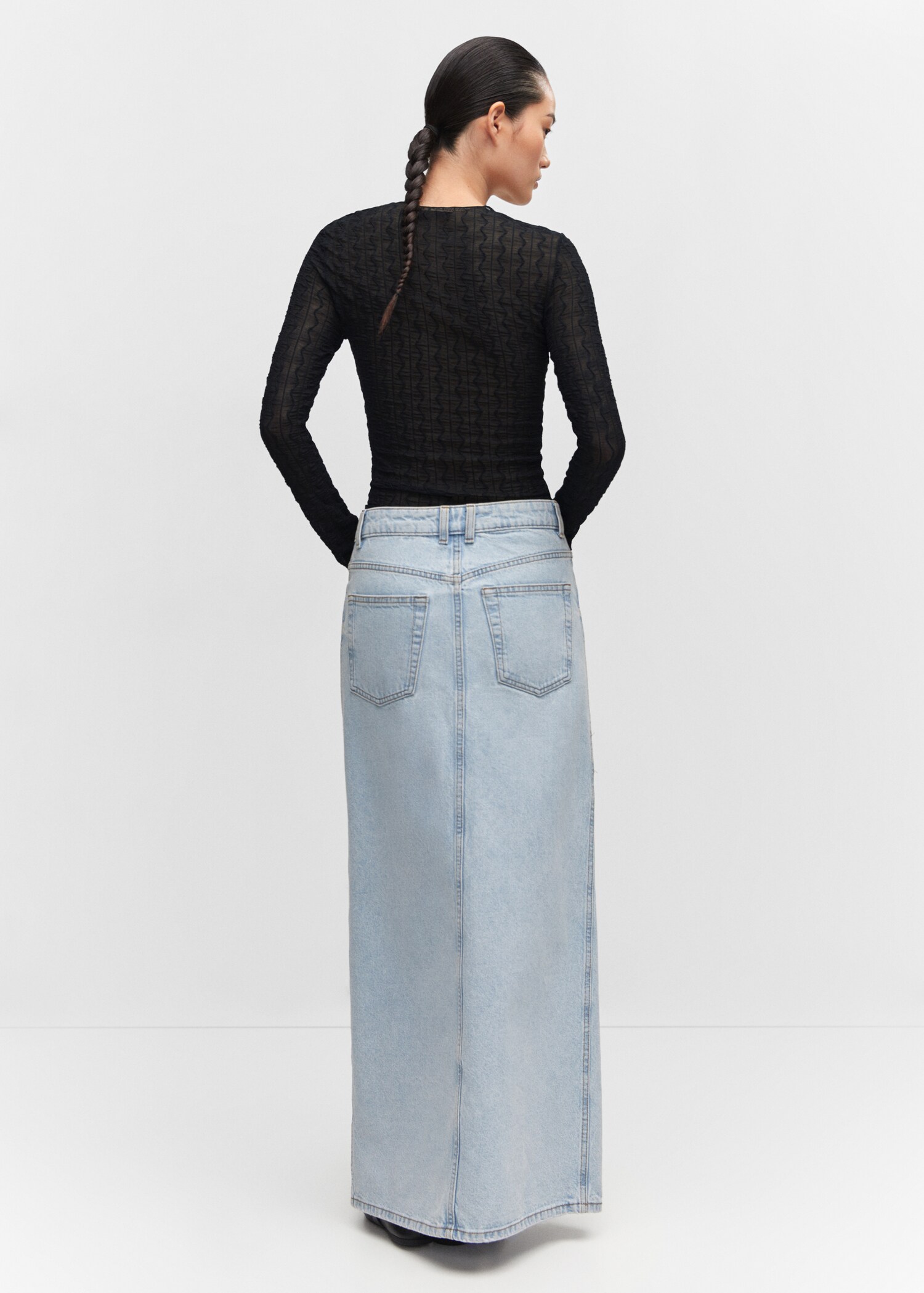 Long-sleeved t-shirt with ruffles - Reverse of the article
