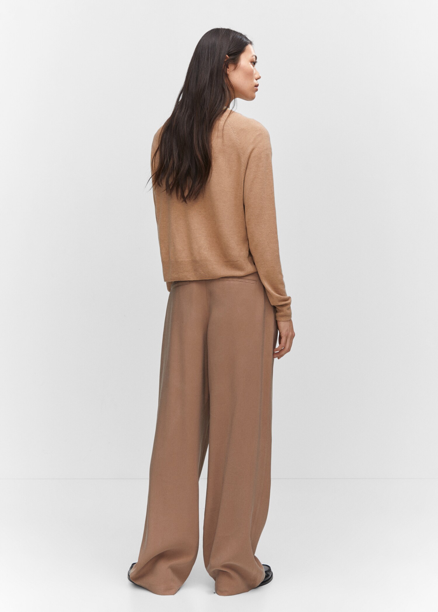 Fine-knit crew-neck sweater - Reverse of the article