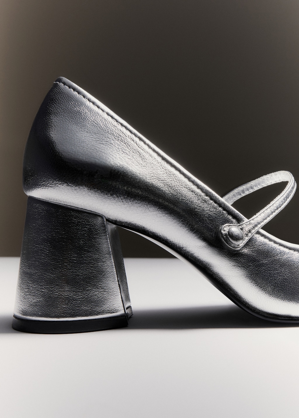 Metallic leather shoes