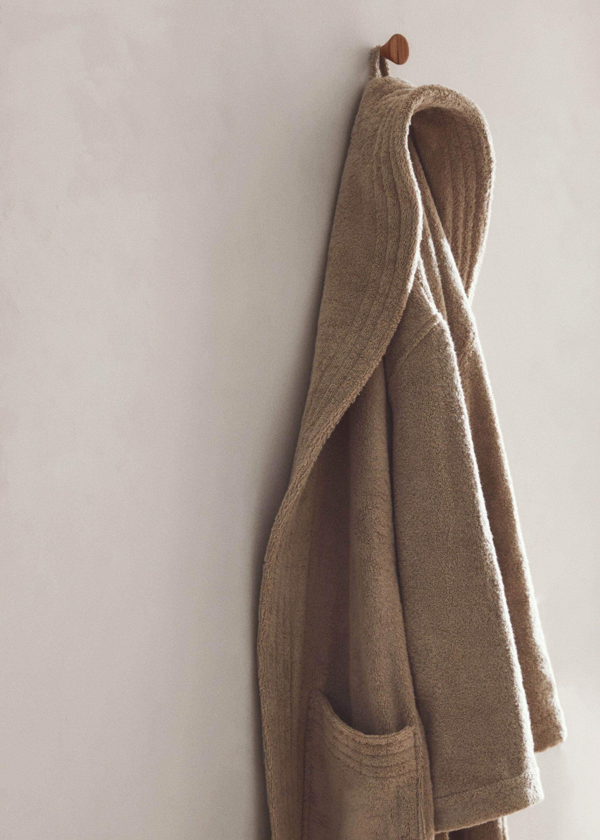 100% cotton bathrobe - Details of the article 8, Brown. Ref: 57034786-00.