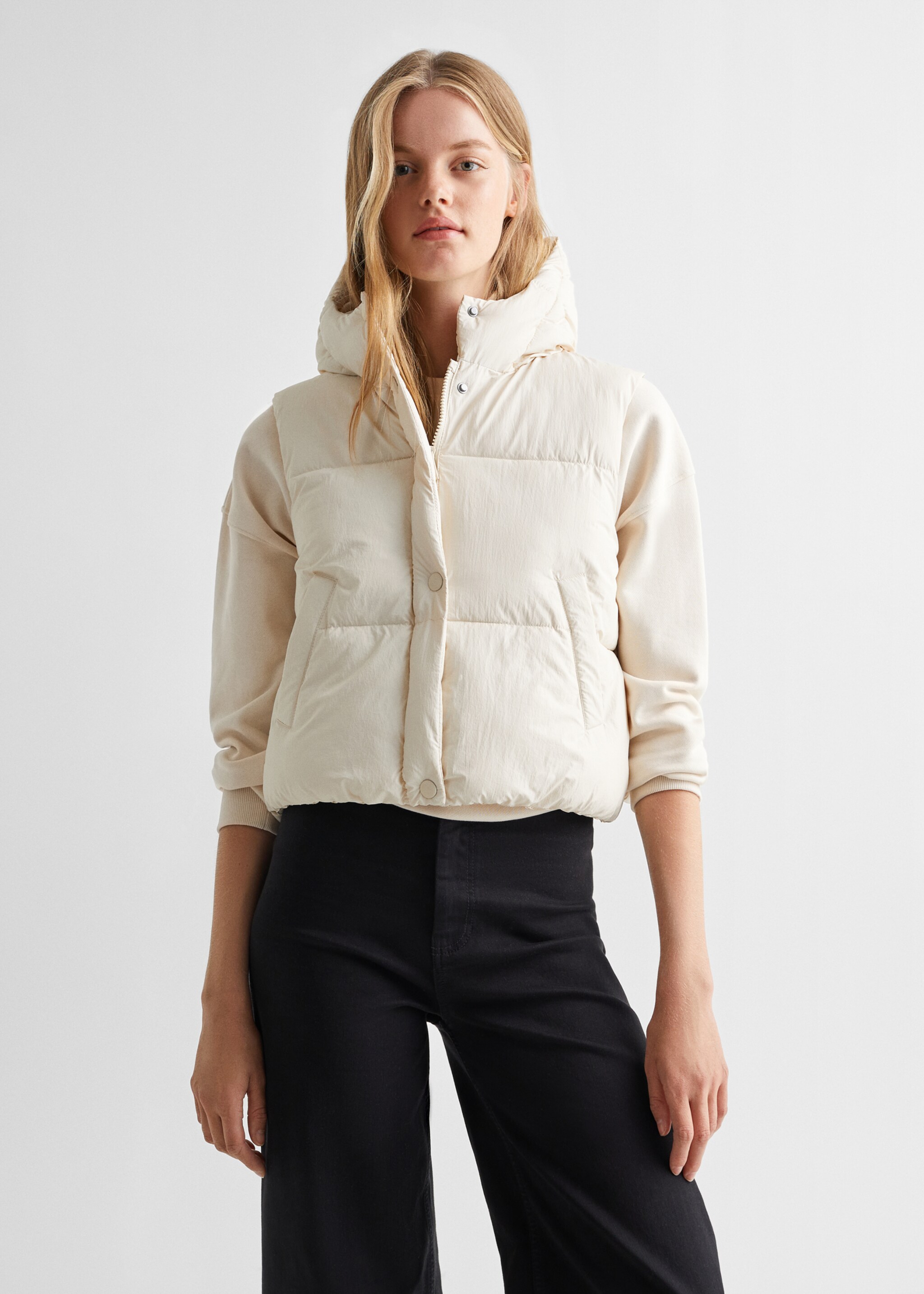 Gilet imbottito cappuccio - Piano medio