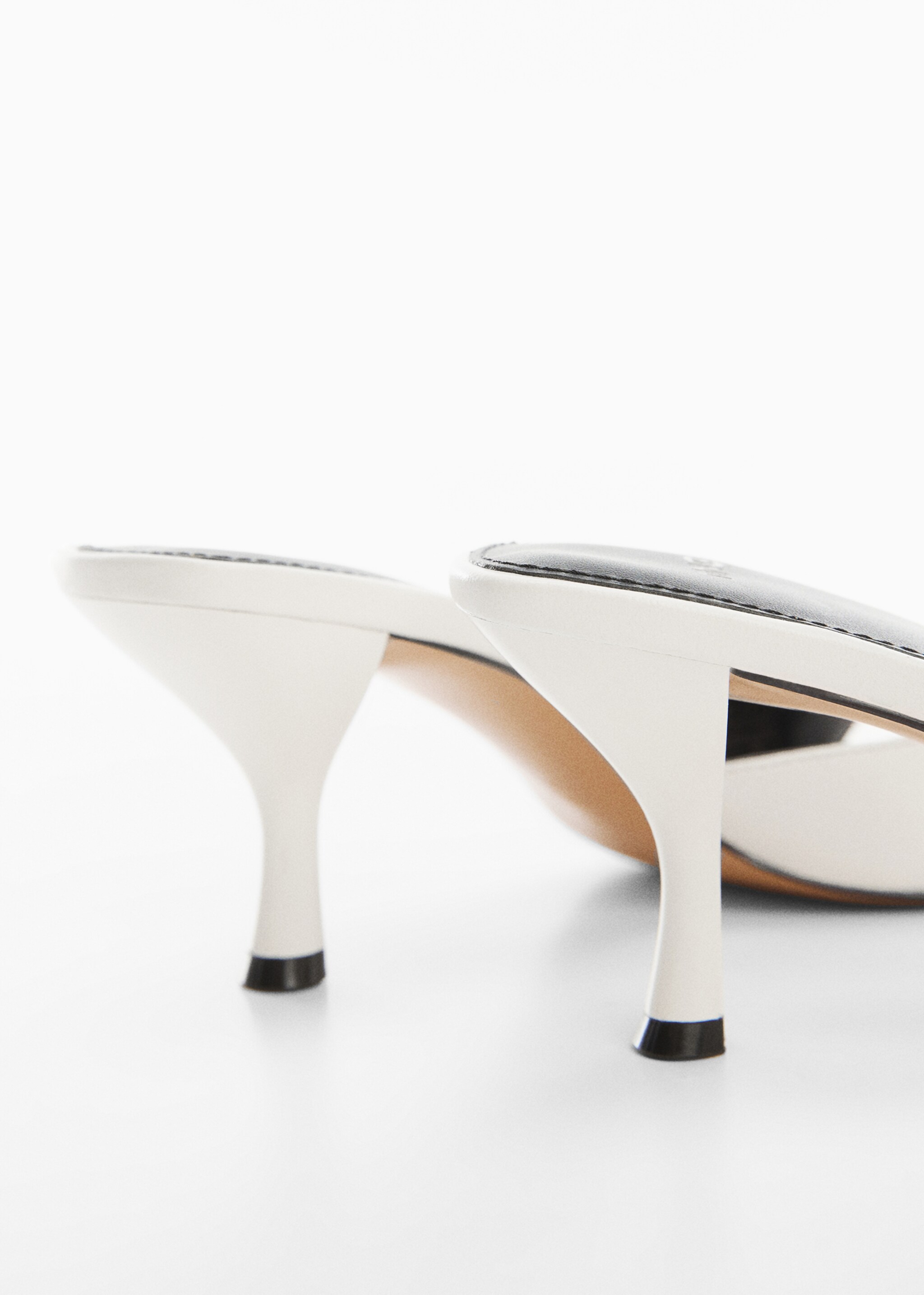 Buckle leather sandals - Details of the article 1, White. Ref: 57035148-00.