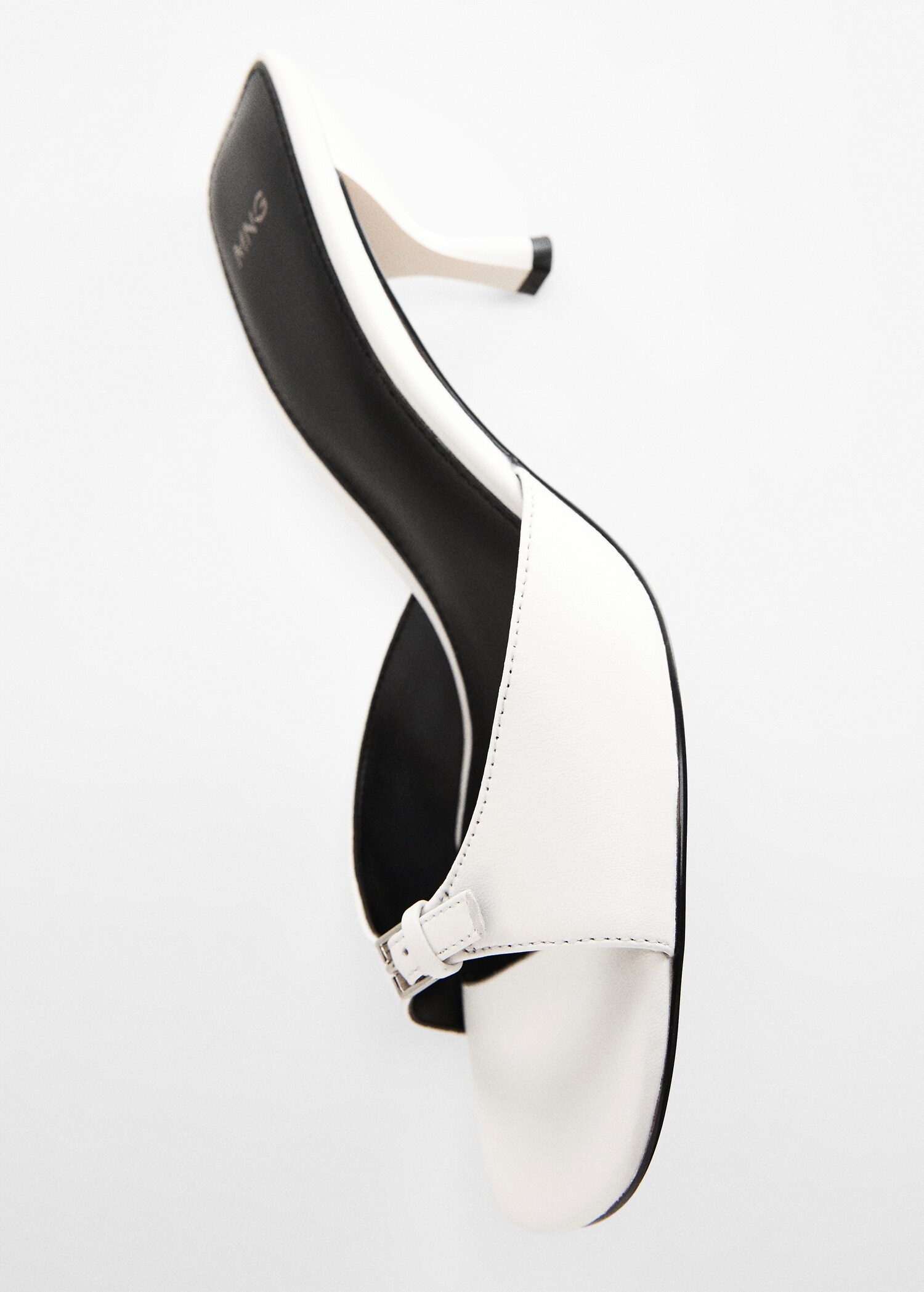 Buckle leather sandals - Details of the article 5