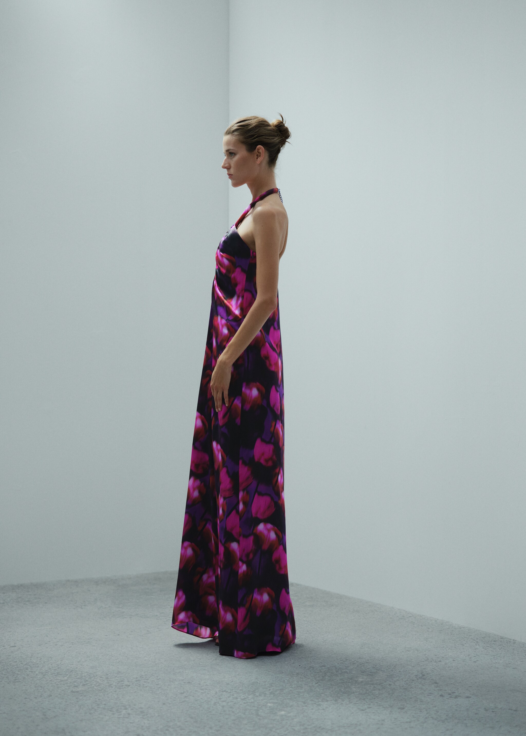 Low-cut printed silk dress - Details of the article 2
