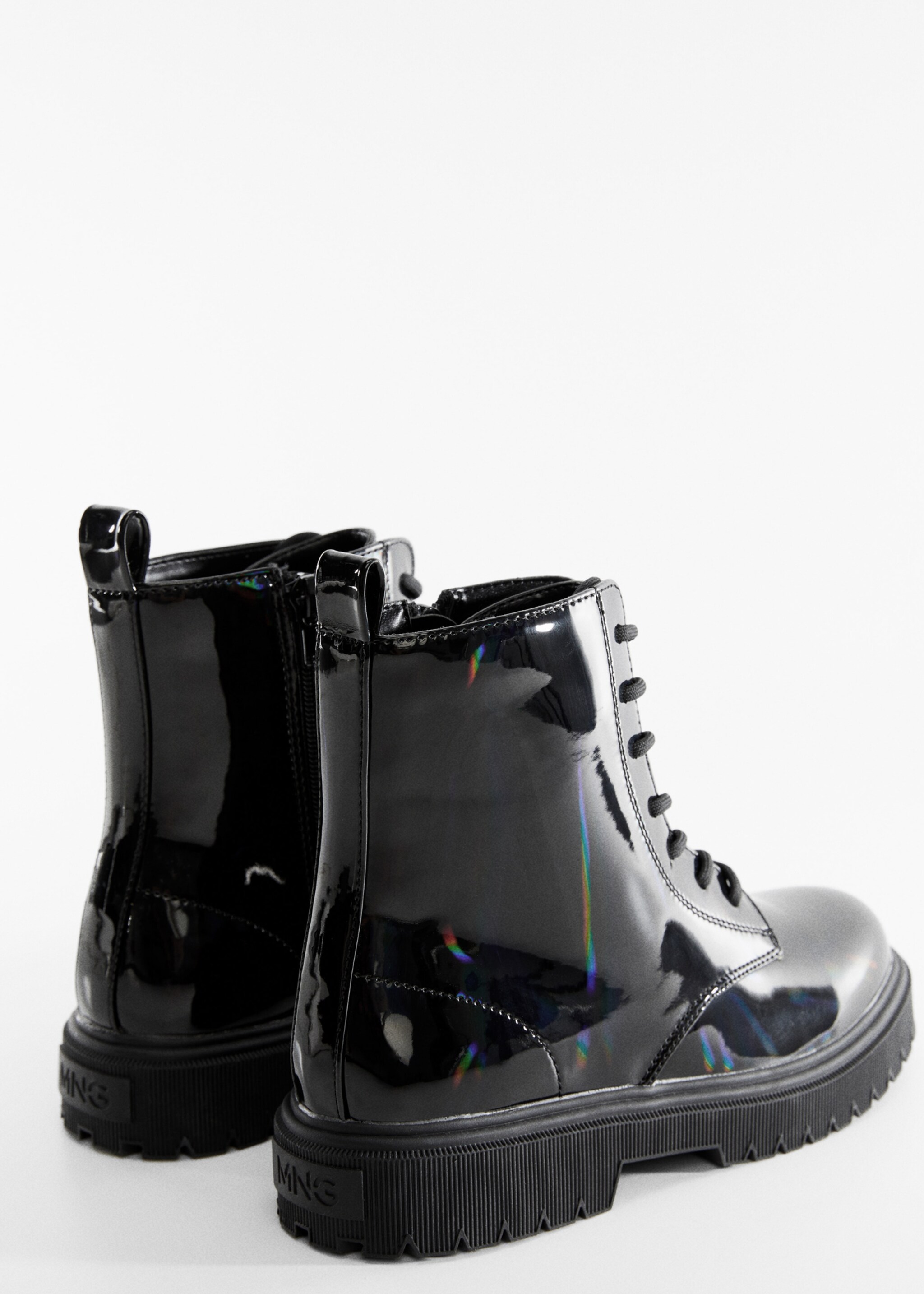 Geschnürte Lackleder-Stiefelette - Detail des Artikels 2, Schwarz. Ref: 57035787-00.