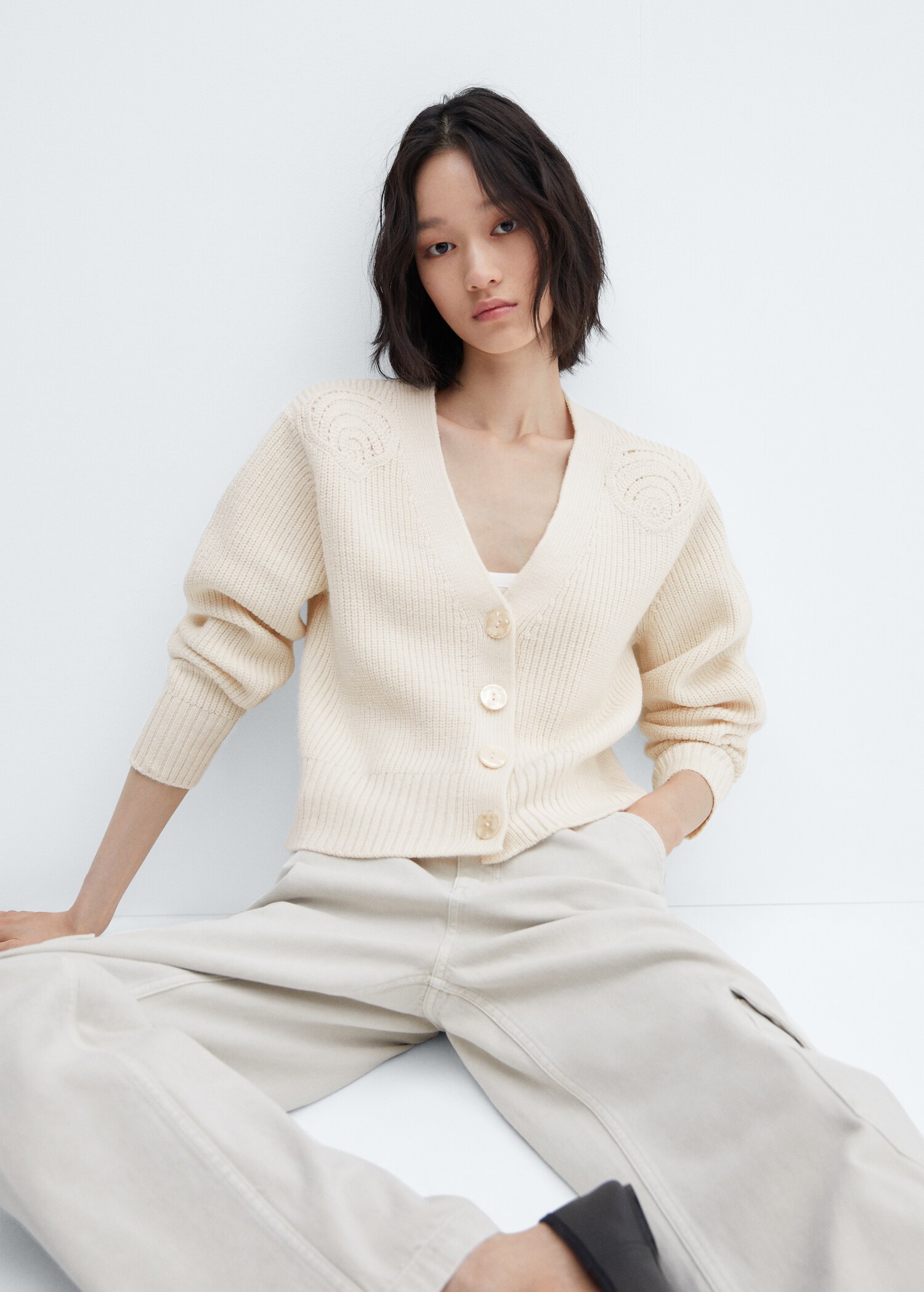 Cardigan with shoulder detail - Details of the article 2