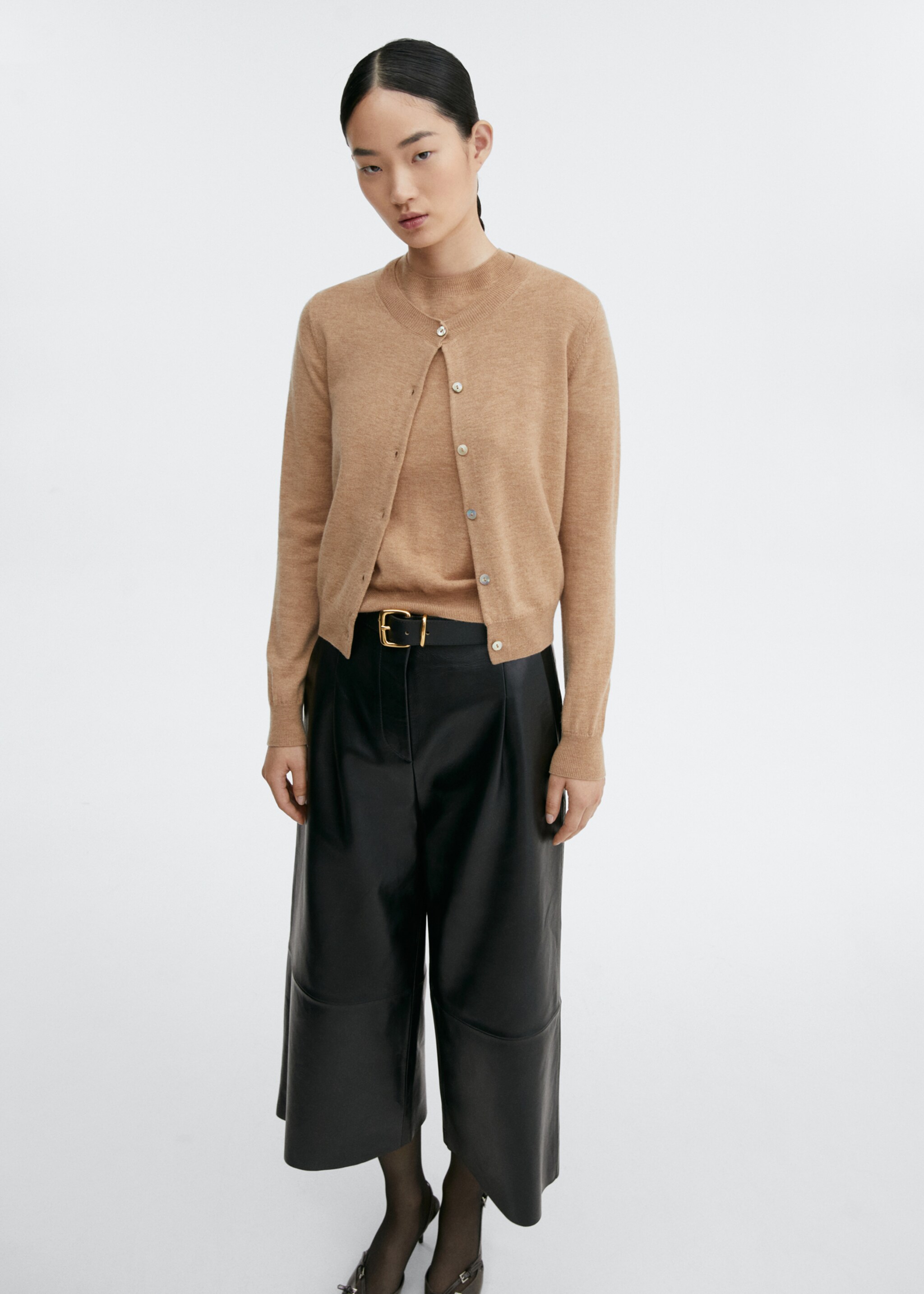 Round-neck wool cardigan - Medium plane, Medium Brown. Ref: 57035803-00.